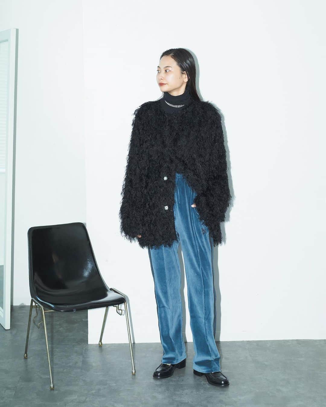 JOURNAL STANDARDさんのインスタグラム写真 - (JOURNAL STANDARDInstagram)「おしゃれに差がつく。  ジャーナルスタンダードがセレクトするいけてるブランド３選。 大人の余裕を感じるコーディネートでご紹介。  ——————————  ■【NEEDLES/ニードルズ】C.C Vest Leo Jq：ベスト ¥16,500 tax included No.23011410003430  ■【NEEDLES/ニードルズ】C.C Jacket Leo Jq：ジャケット ¥30,800 tax included No.23010410001530  ■【NEEDLES/ニードルズ】 C.C Skirt Leo Jq：スカート ¥19,800 tax included No.23060410002830  ■【NEEDLES/ニードルズ】 B.D.EDW Shirts：シャツ ¥30,800 tax included No.23050410001630  ■【NEEDLES/ニードルズ】 Mohair Cardigan Flower：カーディガン ¥31,900 tax included No.23080410007130  ■【NEEDLES/ニードルズ】2B Jacket Twill Plaid：ジャケット ¥68,200 tax included No.23010410001630  ■【NEEDLES/ニードルズ】Side Tab Trouser Twill Plaid：パンツ ¥38,500 tax included No.23030410004930  ■【NEEDLES/ニードルズ】Cardigan Jacket Fringe Iq:カーディガン ¥36,300 tax included No.23080410006830  ■【NEEDLES/ニードルズ】Narrow Track Pant：パンツ ¥28,600 tax included No.23030410004830  ------------------------------  【NEEDLES/ニードルズ】 ニードルズ(NEEDLES)は、ネペンテスの創立者である清水慶三がデザインを手掛けるブランド。 メンズウェアについての豊富な知識に裏打ちされた細部へのこだわり、そしてそこからの遊びや抜け感で、唯一無比の世界観を構築。  ------------------------------  @baycrews  ——————————  #baycrews #baycrewsstore #journalstandardladies #journalstandard #2023autumn #autumn #ジャーナルスタンダード #レディースファッション #ベイクルーズ #大人コーデ #秋コーデ #秋物 #秋服 #大人コーデ#30代コーデ#40代コーデ#NEEDLES#ニードルズ」10月5日 8時43分 - journalstandard.jp