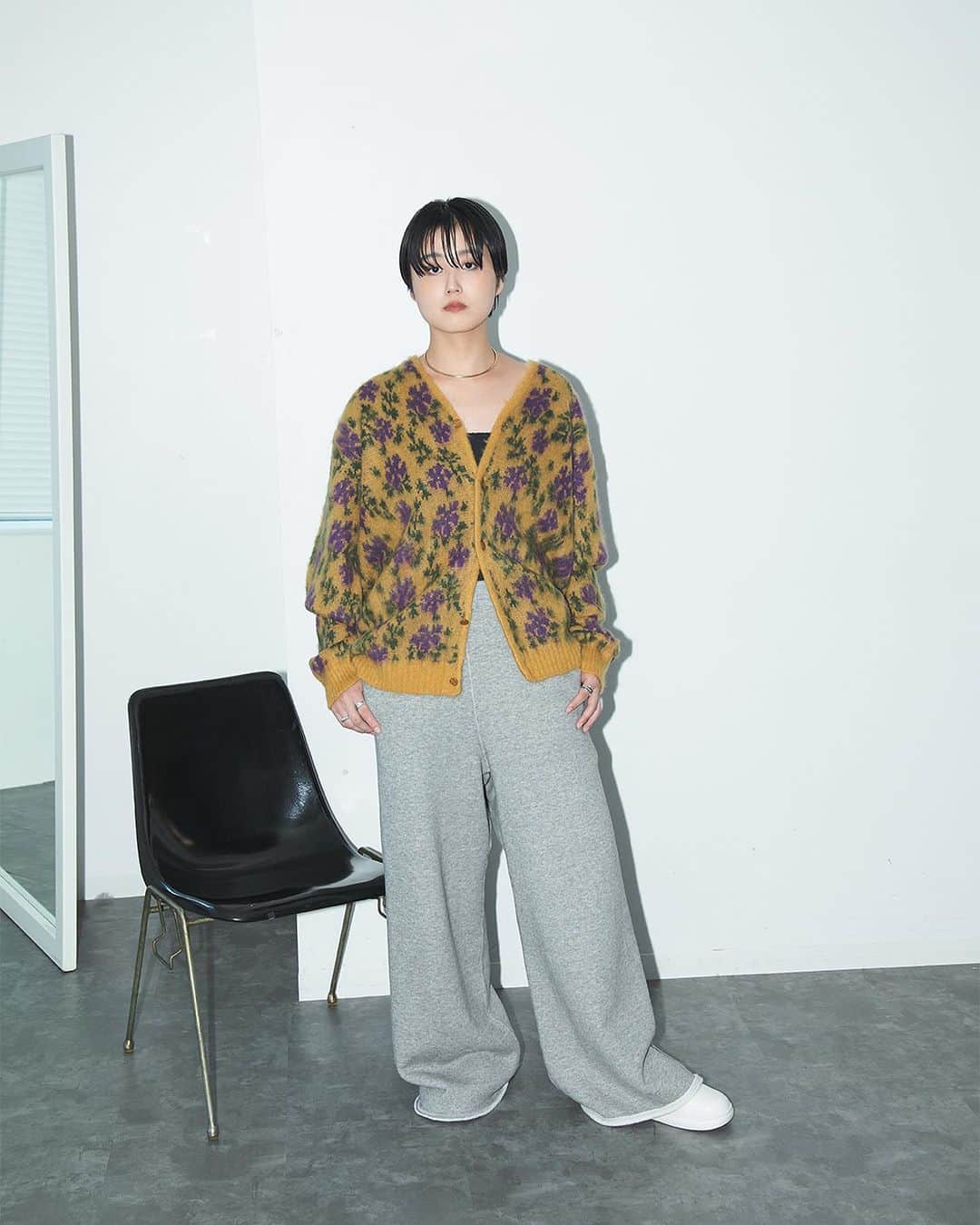 JOURNAL STANDARDさんのインスタグラム写真 - (JOURNAL STANDARDInstagram)「おしゃれに差がつく。  ジャーナルスタンダードがセレクトするいけてるブランド３選。 大人の余裕を感じるコーディネートでご紹介。  ——————————  ■【NEEDLES/ニードルズ】C.C Vest Leo Jq：ベスト ¥16,500 tax included No.23011410003430  ■【NEEDLES/ニードルズ】C.C Jacket Leo Jq：ジャケット ¥30,800 tax included No.23010410001530  ■【NEEDLES/ニードルズ】 C.C Skirt Leo Jq：スカート ¥19,800 tax included No.23060410002830  ■【NEEDLES/ニードルズ】 B.D.EDW Shirts：シャツ ¥30,800 tax included No.23050410001630  ■【NEEDLES/ニードルズ】 Mohair Cardigan Flower：カーディガン ¥31,900 tax included No.23080410007130  ■【NEEDLES/ニードルズ】2B Jacket Twill Plaid：ジャケット ¥68,200 tax included No.23010410001630  ■【NEEDLES/ニードルズ】Side Tab Trouser Twill Plaid：パンツ ¥38,500 tax included No.23030410004930  ■【NEEDLES/ニードルズ】Cardigan Jacket Fringe Iq:カーディガン ¥36,300 tax included No.23080410006830  ■【NEEDLES/ニードルズ】Narrow Track Pant：パンツ ¥28,600 tax included No.23030410004830  ------------------------------  【NEEDLES/ニードルズ】 ニードルズ(NEEDLES)は、ネペンテスの創立者である清水慶三がデザインを手掛けるブランド。 メンズウェアについての豊富な知識に裏打ちされた細部へのこだわり、そしてそこからの遊びや抜け感で、唯一無比の世界観を構築。  ------------------------------  @baycrews  ——————————  #baycrews #baycrewsstore #journalstandardladies #journalstandard #2023autumn #autumn #ジャーナルスタンダード #レディースファッション #ベイクルーズ #大人コーデ #秋コーデ #秋物 #秋服 #大人コーデ#30代コーデ#40代コーデ#NEEDLES#ニードルズ」10月5日 8時43分 - journalstandard.jp
