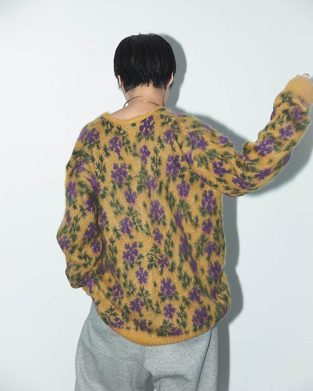 JOURNAL STANDARDさんのインスタグラム写真 - (JOURNAL STANDARDInstagram)「おしゃれに差がつく。  ジャーナルスタンダードがセレクトするいけてるブランド３選。 大人の余裕を感じるコーディネートでご紹介。  ——————————  ■【NEEDLES/ニードルズ】C.C Vest Leo Jq：ベスト ¥16,500 tax included No.23011410003430  ■【NEEDLES/ニードルズ】C.C Jacket Leo Jq：ジャケット ¥30,800 tax included No.23010410001530  ■【NEEDLES/ニードルズ】 C.C Skirt Leo Jq：スカート ¥19,800 tax included No.23060410002830  ■【NEEDLES/ニードルズ】 B.D.EDW Shirts：シャツ ¥30,800 tax included No.23050410001630  ■【NEEDLES/ニードルズ】 Mohair Cardigan Flower：カーディガン ¥31,900 tax included No.23080410007130  ■【NEEDLES/ニードルズ】2B Jacket Twill Plaid：ジャケット ¥68,200 tax included No.23010410001630  ■【NEEDLES/ニードルズ】Side Tab Trouser Twill Plaid：パンツ ¥38,500 tax included No.23030410004930  ■【NEEDLES/ニードルズ】Cardigan Jacket Fringe Iq:カーディガン ¥36,300 tax included No.23080410006830  ■【NEEDLES/ニードルズ】Narrow Track Pant：パンツ ¥28,600 tax included No.23030410004830  ------------------------------  【NEEDLES/ニードルズ】 ニードルズ(NEEDLES)は、ネペンテスの創立者である清水慶三がデザインを手掛けるブランド。 メンズウェアについての豊富な知識に裏打ちされた細部へのこだわり、そしてそこからの遊びや抜け感で、唯一無比の世界観を構築。  ------------------------------  @baycrews  ——————————  #baycrews #baycrewsstore #journalstandardladies #journalstandard #2023autumn #autumn #ジャーナルスタンダード #レディースファッション #ベイクルーズ #大人コーデ #秋コーデ #秋物 #秋服 #大人コーデ#30代コーデ#40代コーデ#NEEDLES#ニードルズ」10月5日 8時43分 - journalstandard.jp