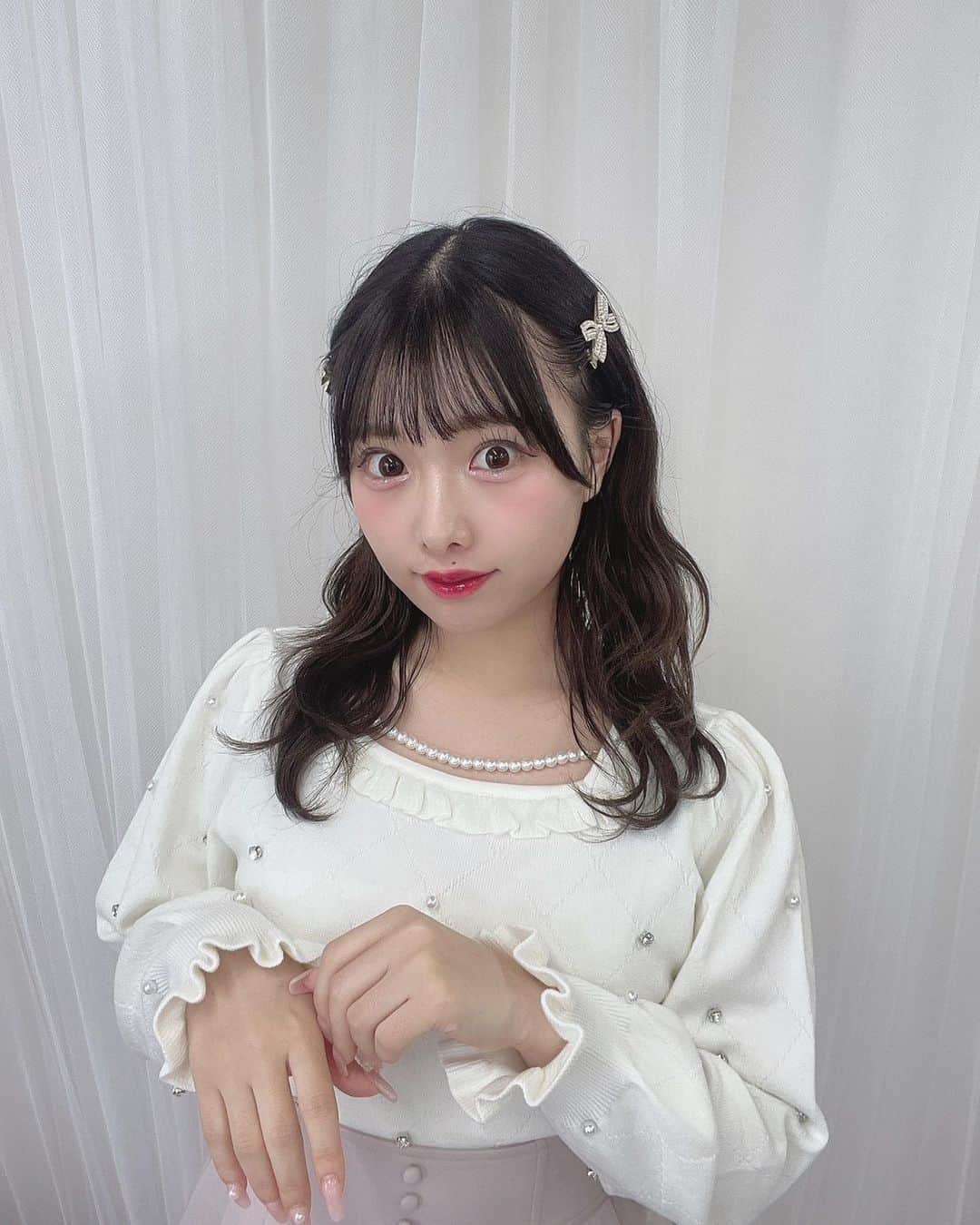 evelynさんのインスタグラム写真 - (evelynInstagram)「winter new arrival🧸❄︎ ㅤㅤㅤㅤㅤㅤㅤㅤㅤㅤㅤㅤㅤ #ビジューパールニット ¥6,400 【OW/PI/IGY】 【BK】← 横浜店 / 通販限定カラー♡ ㅤㅤㅤㅤㅤㅤㅤㅤㅤㅤㅤㅤㅤ #evelyn #エブリン #ガーリーコーデ #甘めスタイル #甘めコーデ #清楚コーデ #可愛い  #girly #feminine #パステル #girl #evelynコーデ #フェミニンコーデ」10月5日 8時48分 - evelyn.official