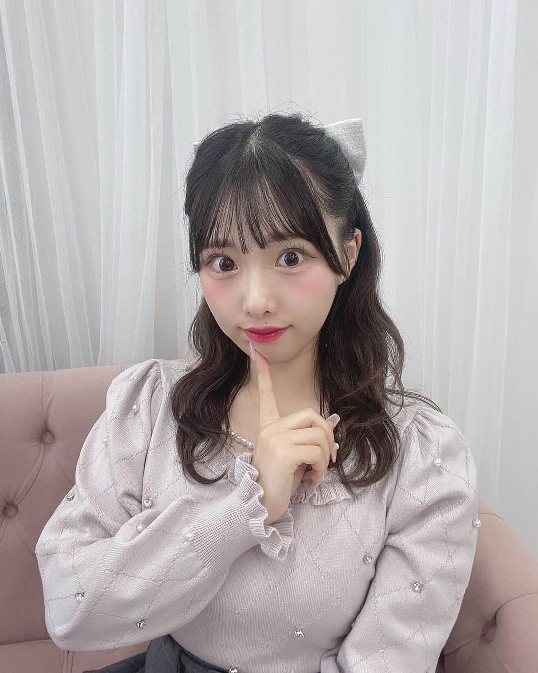 evelynさんのインスタグラム写真 - (evelynInstagram)「winter new arrival🧸❄︎ ㅤㅤㅤㅤㅤㅤㅤㅤㅤㅤㅤㅤㅤ #ビジューパールニット ¥6,400 【OW/PI/IGY】 【BK】← 横浜店 / 通販限定カラー♡ ㅤㅤㅤㅤㅤㅤㅤㅤㅤㅤㅤㅤㅤ #evelyn #エブリン #ガーリーコーデ #甘めスタイル #甘めコーデ #清楚コーデ #可愛い  #girly #feminine #パステル #girl #evelynコーデ #フェミニンコーデ」10月5日 8時48分 - evelyn.official