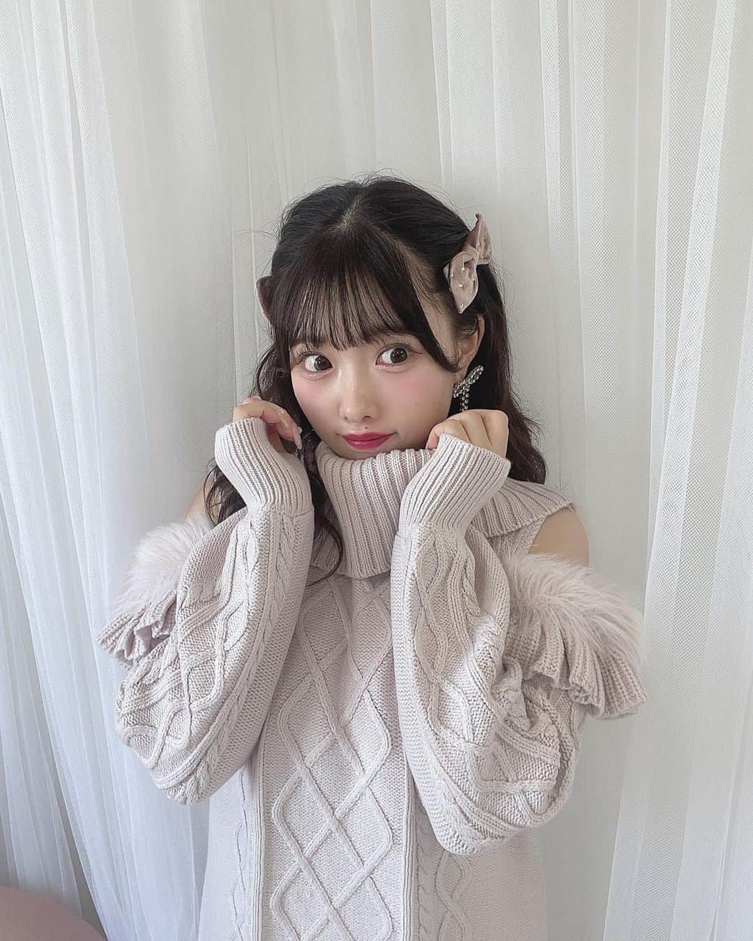 evelynのインスタグラム：「Limited item♡ ㅤㅤㅤㅤㅤㅤㅤㅤㅤㅤㅤㅤㅤ \ 原宿店限定ワンピース / #ニットOP ¥8,500 【OW/PI】 ㅤㅤㅤㅤㅤㅤㅤㅤㅤㅤㅤㅤㅤ #evelyn #エブリン #ガーリーコーデ #甘めスタイル #甘めコーデ #清楚コーデ #可愛い  #girly #feminine #パステル #girl #evelynコーデ #フェミニンコーデ」