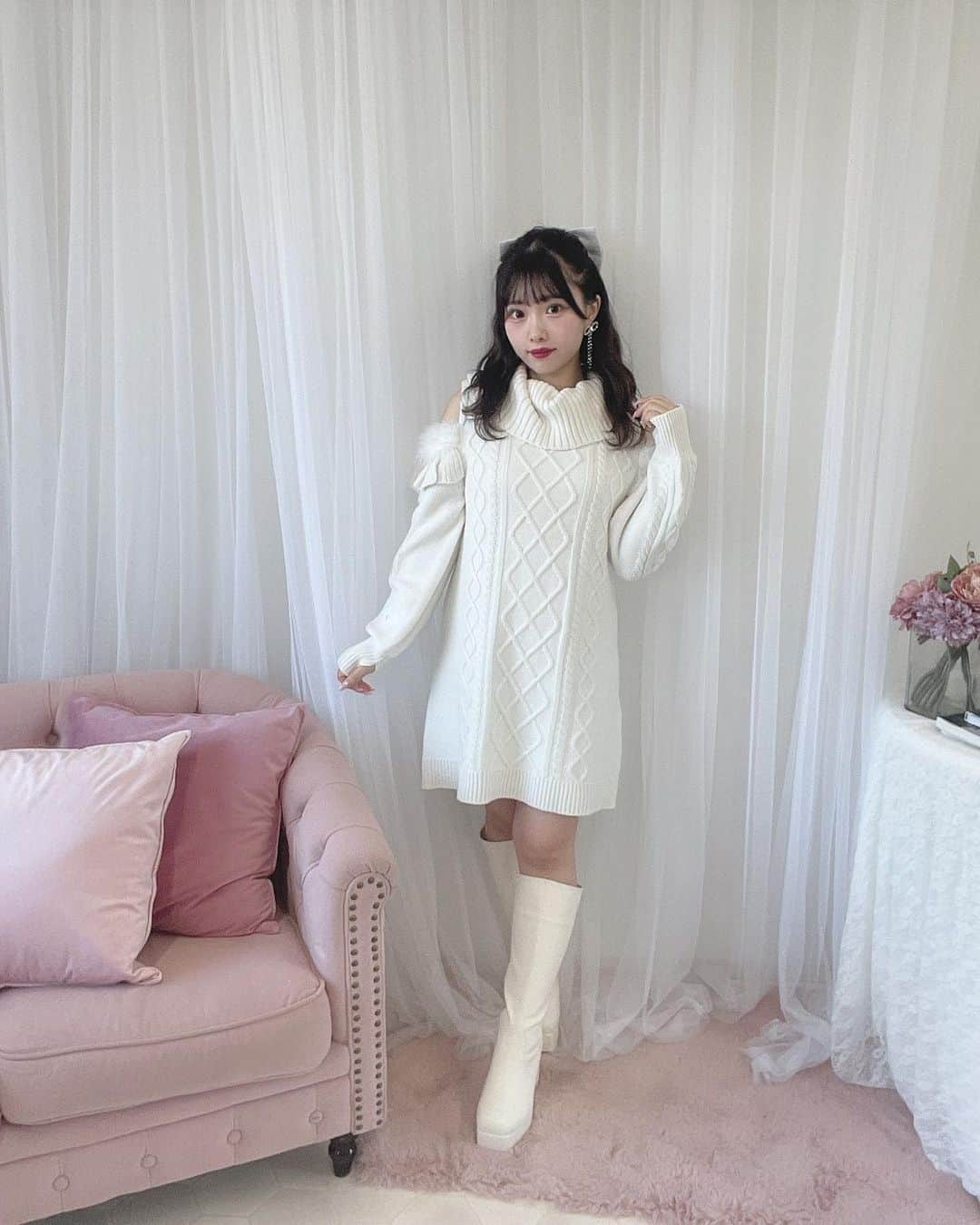 evelynのインスタグラム：「Limited item♡ ㅤㅤㅤㅤㅤㅤㅤㅤㅤㅤㅤㅤㅤ \ 原宿店限定ワンピース / #ニットOP ¥8,500 【OW/PI】 ㅤㅤㅤㅤㅤㅤㅤㅤㅤㅤㅤㅤㅤ #evelyn #エブリン #ガーリーコーデ #甘めスタイル #甘めコーデ #清楚コーデ #可愛い  #girly #feminine #パステル #girl #evelynコーデ #フェミニンコーデ」