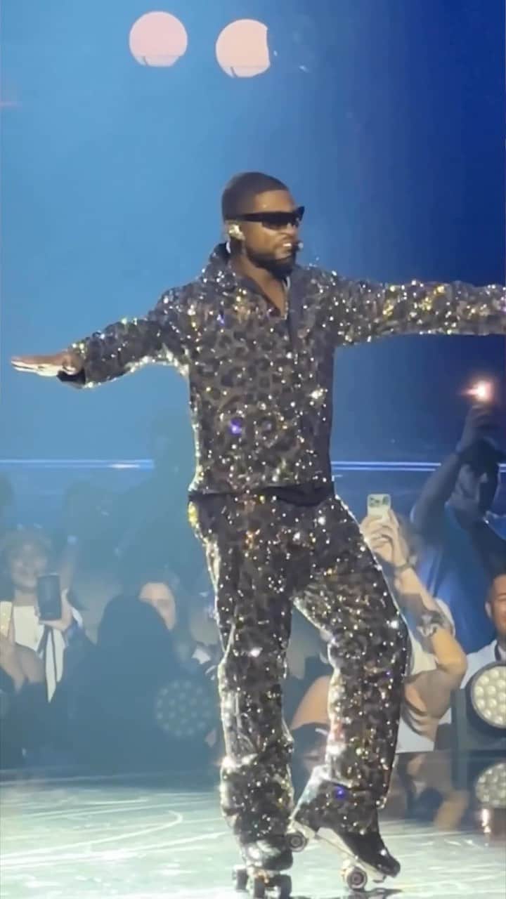 のインスタグラム：「“‘No way’ was my first reaction when I got the call,” @usher told Vogue of how he took the news that he’ll be performing at next year’s #SuperBowl, with the public announcement being made last week. The call was from Jay-Z, in case you were wondering. And who was the next to know the news before it was announced? Here, we caught up with the artist at House of Creed’s first-ever party in the City of Lights, where he shared a bit behind the moment he heard the big news.  Tap the link in our bio to go inside the #ParisFashionWeek event starring Usher, and including guests like Erykah Badu, Pharrell Williams, Jenna Lyons, and more.」