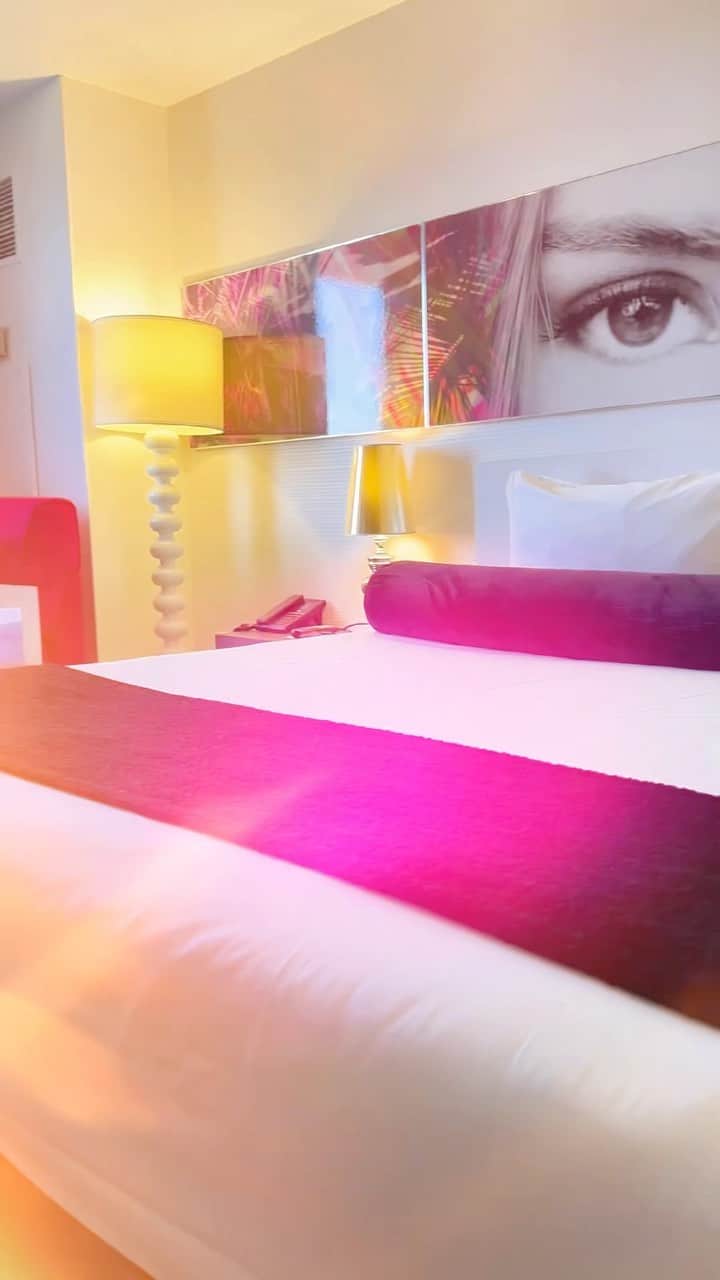Palms Casino Resortのインスタグラム：「embrace the unique – life’s too short for cookie-cutter stays.  ✨ Ivory King ✨  #palmsisheretoplay #playstayslay」