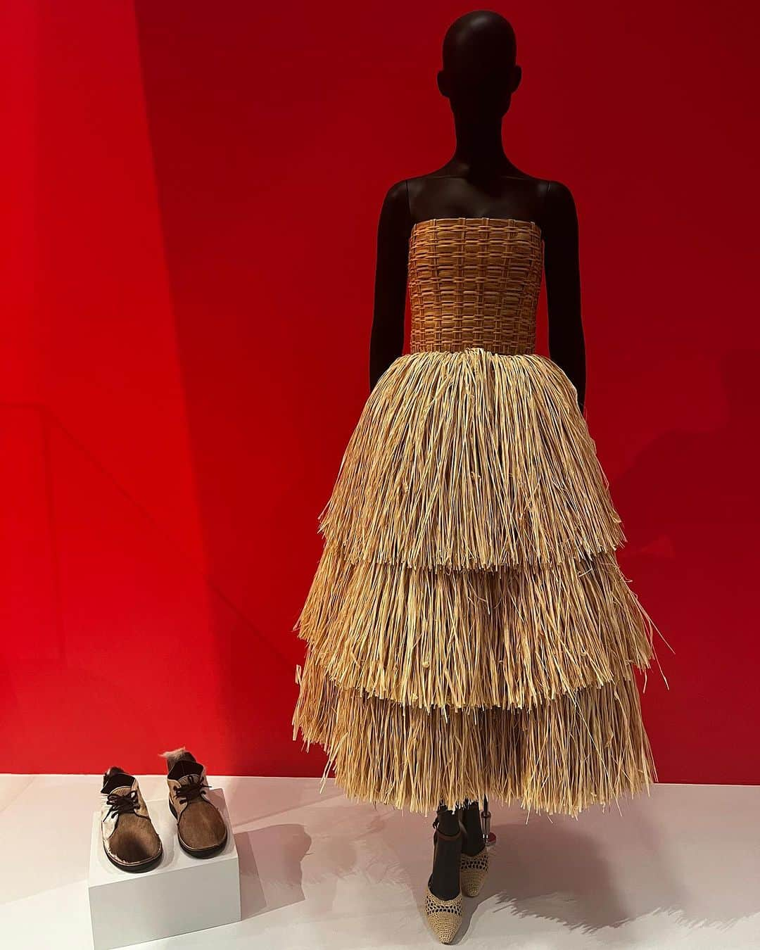 ミスティー・コープランドのインスタグラム：「So honored to have shoes from my very first @brothervellies collection closing out the @brooklynmuseum African Fashion Exhibit 🫶🏽🛕 They sit alongside Springbok Camp Sandals and my MET dress from 2019 ‘Notes on Camp’. If you are in town head to the Brooklyn Museum stat it’s such a beautiful and important exhibit! 🤎 #AfricanFashion」