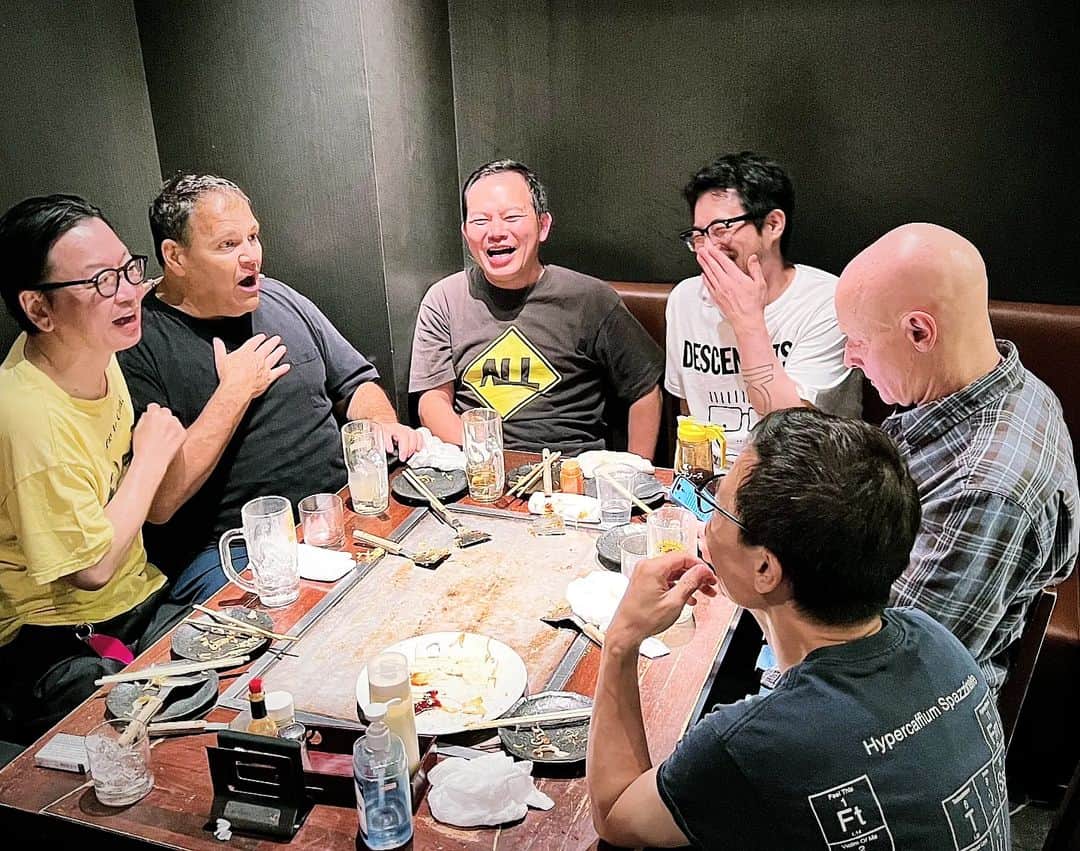 磯部正文さんのインスタグラム写真 - (磯部正文Instagram)「⁡ ⁡"Milo Goes To Japan 2023" 10/3 広島CLUB QUATTRO  DESCENDENTSと広島で共演出来たことに感謝 素晴らしいライブを観れて夢のようでした  楽屋でギター弾いてたらStephenが それ何年製の？ 1973年製と答えたら 1973年製の同じギターで"Everything Sucks"のレコーディングしたんだよって えーすごー！！ってことで僕のギターも弾いてもらいました 憧れのMiloに僕が広島生まれ育ちって伝えると 広島で食べた物(ラーメン、お寿司)と食べたい物(お好み焼き)を教えてくれて 場所を調べて原爆ドームにも行って来たんだとのこと  もうこれからもずっと好き  心臓のハプニングを乗り越えて 元気な姿を見れてほんとに嬉しかった  Karlの演奏は相変わらず秀逸だった Billの楽屋やリハや本番のプレイに終始見入った  皆様ありがとうございました⁡ ⁡引き続き良いJAPANツアーを⁡」10月5日 9時29分 - masafumiisobe