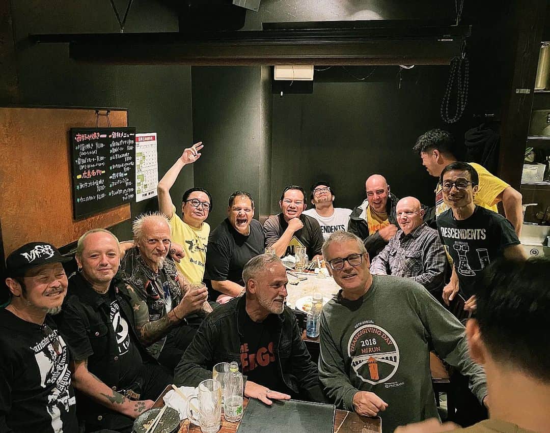 磯部正文さんのインスタグラム写真 - (磯部正文Instagram)「⁡ ⁡"Milo Goes To Japan 2023" 10/3 広島CLUB QUATTRO  DESCENDENTSと広島で共演出来たことに感謝 素晴らしいライブを観れて夢のようでした  楽屋でギター弾いてたらStephenが それ何年製の？ 1973年製と答えたら 1973年製の同じギターで"Everything Sucks"のレコーディングしたんだよって えーすごー！！ってことで僕のギターも弾いてもらいました 憧れのMiloに僕が広島生まれ育ちって伝えると 広島で食べた物(ラーメン、お寿司)と食べたい物(お好み焼き)を教えてくれて 場所を調べて原爆ドームにも行って来たんだとのこと  もうこれからもずっと好き  心臓のハプニングを乗り越えて 元気な姿を見れてほんとに嬉しかった  Karlの演奏は相変わらず秀逸だった Billの楽屋やリハや本番のプレイに終始見入った  皆様ありがとうございました⁡ ⁡引き続き良いJAPANツアーを⁡」10月5日 9時29分 - masafumiisobe