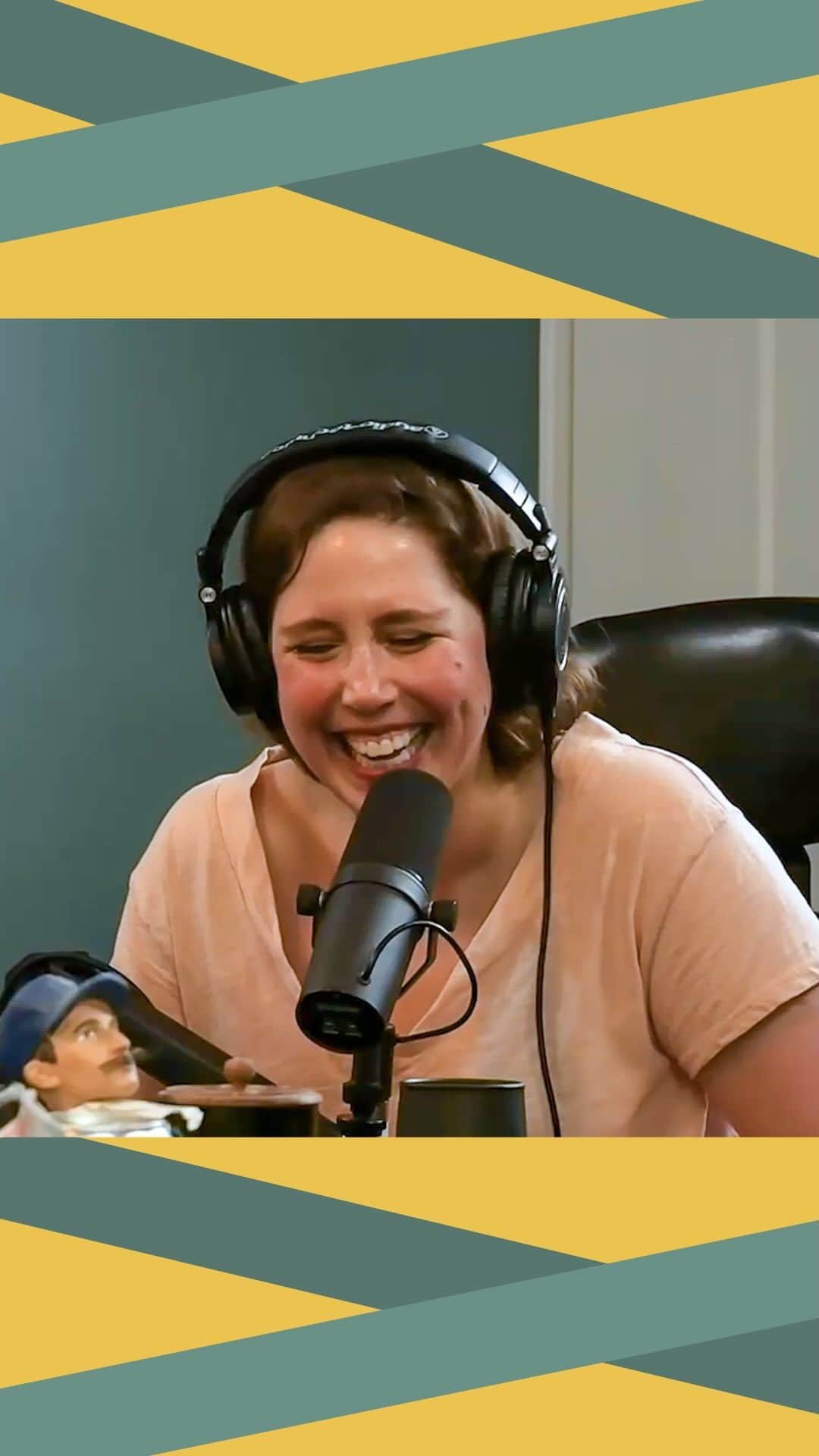 メイム・ビアリクのインスタグラム：「Vanessa Bayer (@vanessabayer) joins us in the MBB studio to discuss using humor to cope with her cancer diagnosis as a teenager, her tenure as one of longest-running female cast members of Saturday Night Live, and her transcendental meditation practice. Her brother Jonah Bayer joins in virtually to discuss what inspired him to enter into the mental health field in an effort to help creatives. Vanessa and Jonah profess their deep love of Blossom, explain their working relationship as siblings, and consider the difficulties around getting started with any mental health treatment. Get ready for the full episode! Follow ▶️ the link in our bio to watch it now.🧠💥 #BialikBreakdown  #mayimbialik #mentalhealthpodcast #mindfulnesspodcast #mentalwellnesspodcast #mentalhealthawareness #mentalhealthmatters #mentalhealthjourney #endthestigma」