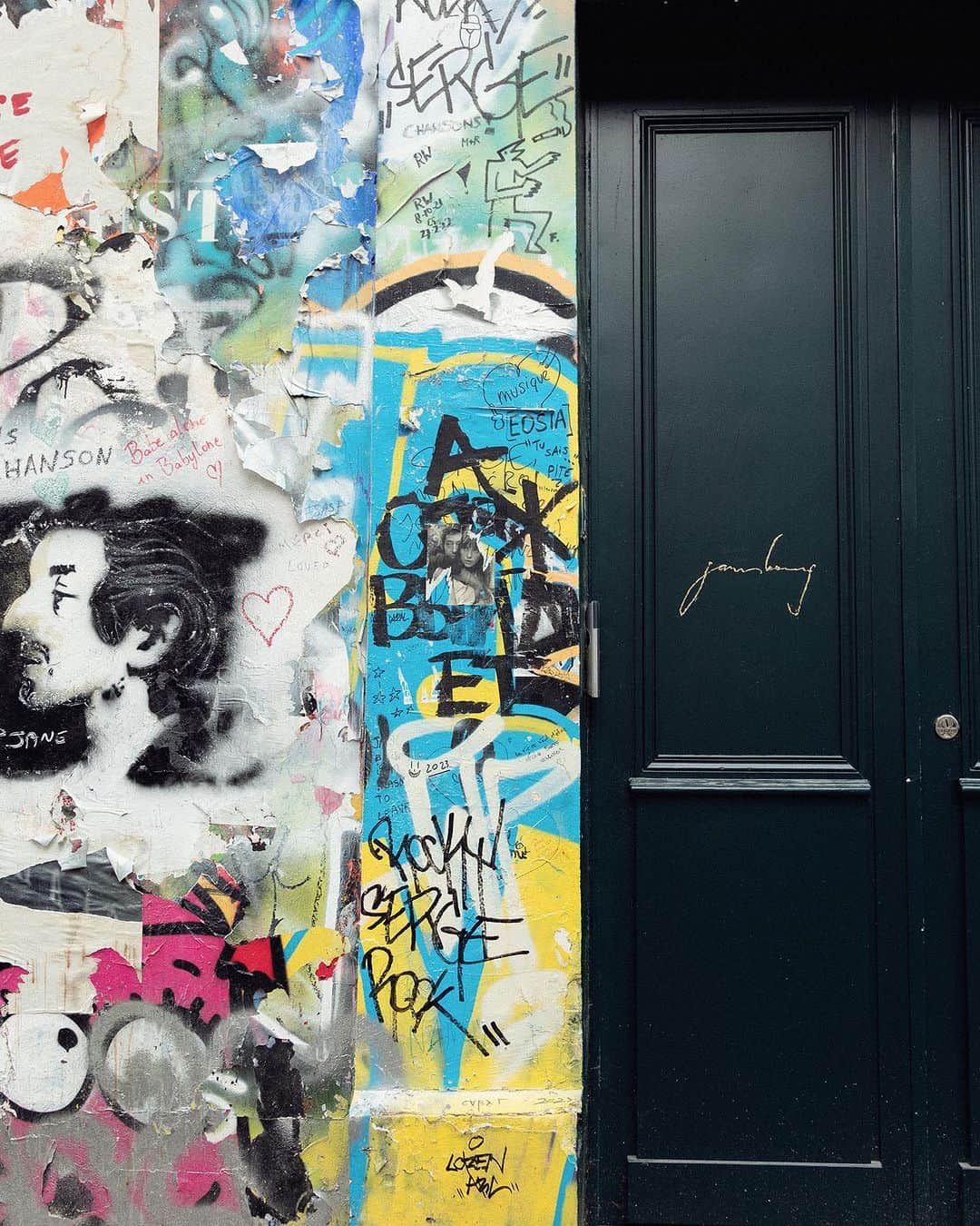 Repettoのインスタグラム：「SEPTEMBER 20TH, PARIS 75007.  Opening day @maisongainsbourg   Find exclusively Repetto’s Zizi Oxford alongside four other brands carefully chosen to embody the life of the artist at the boutique in the museum.  #maisongainsbourg #repettogainsbourg」