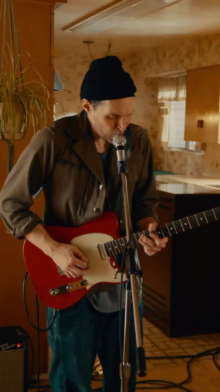 Fender Guitarのインスタグラム：「Throw it back to Fender’s classic era with the new Vintera II 60s Telecaster. Watch Josh Klinghoffer take it for a spin with a little help from @NickReinhart, @StevenMcDonald, @natewalcott and @aaronsteele_damn as they perform The Beatles’ “I Want You (She’s So Heavy).” Watch now at the link in bio.」