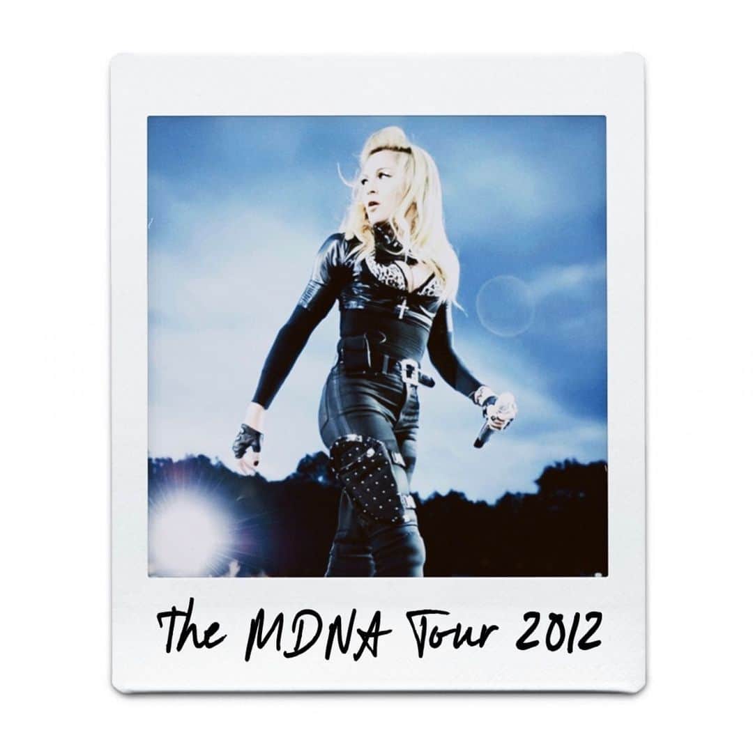 マドンナさんのインスタグラム写真 - (マドンナInstagram)「The Celebration Tour, 2023 coming soon. Are you Ready ?? 🎉🎤🎹🎸💃🏼🎶🕺🏾 @bobthedragqueen」9月21日 1時02分 - madonna