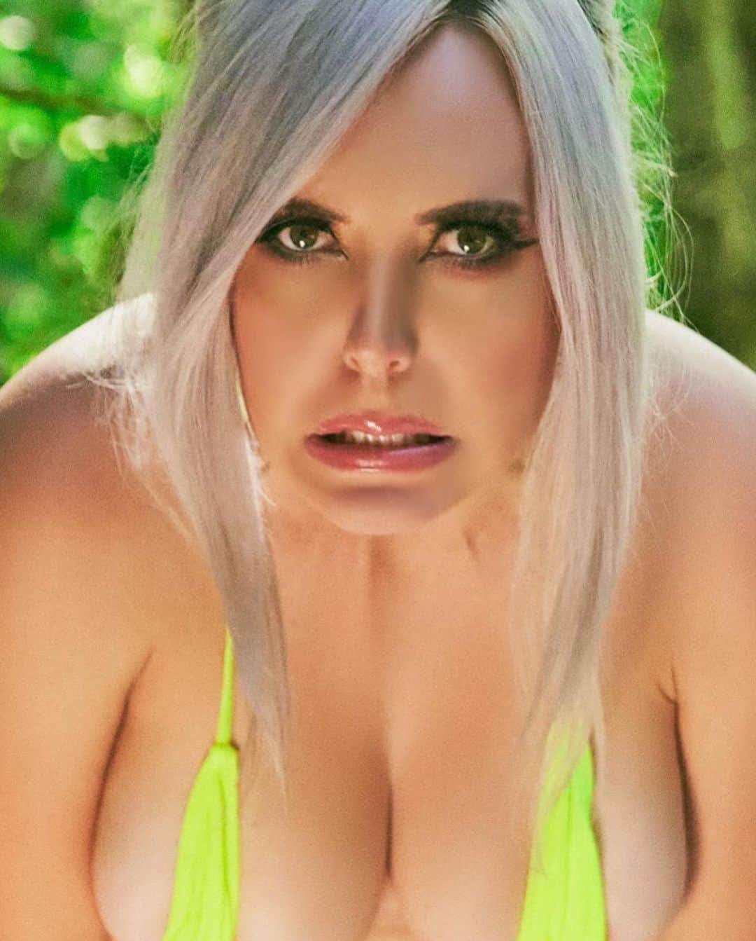 Jessica Nigriさんのインスタグラム写真 - (Jessica NigriInstagram)「This bikini makes me want a monster 💚 HELP.  ALRIGHT WHICH IS YOUR FAV?!?」9月21日 1時14分 - jessicanigri