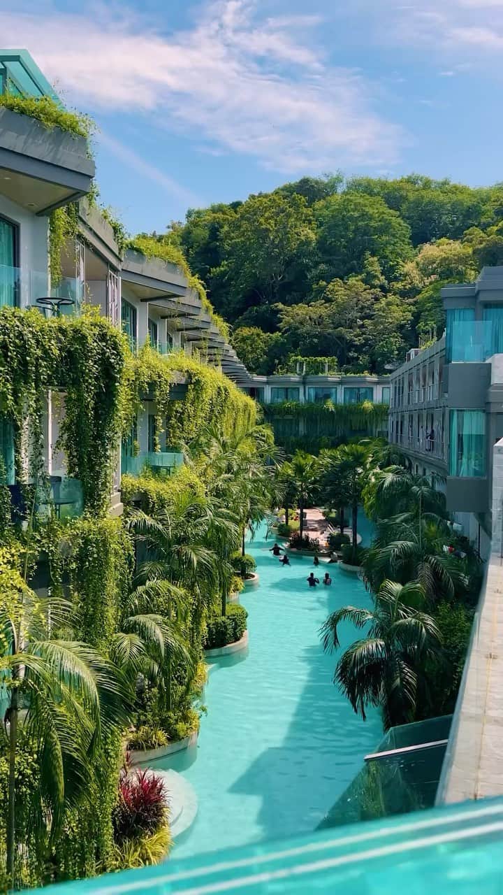 BEAUTIFUL HOTELSのインスタグラム：「@vaniaaaniaa dives into the tropical paradise of Panwaburi Beachfront Resort in Phuket, Thailand! 🇹🇭 This beachfront haven offers stunning ocean views and luxurious amenities, including this huge central swimming pool! 🌴  📽 @vaniaaaniaa 📍 @panwaburibeachfrontresort, Phuket, Thailand 🎶 Laurindo Almeida - The Lamp Is Low」