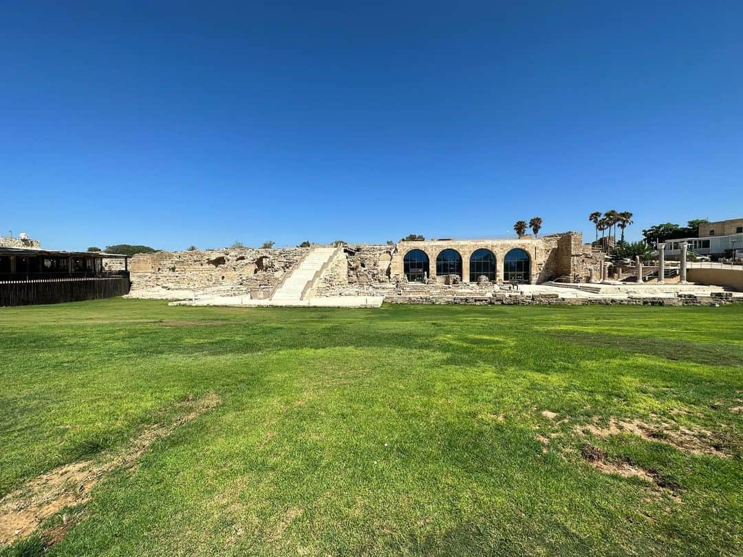 バズーカ岡田（岡田隆）さんのインスタグラム写真 - (バズーカ岡田（岡田隆）Instagram)「Caesarea Maritima. An ancient and medieval port city.  #israel」9月21日 1時48分 - bazooka_okada_takashi