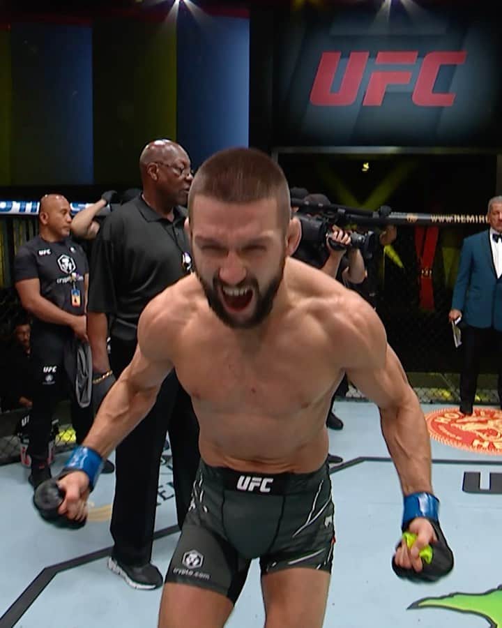 UFCのインスタグラム：「By submission or by KO, @Mateusz_Gamrot is ALWAYS looking for a finish 👊 #UFCVegas79」