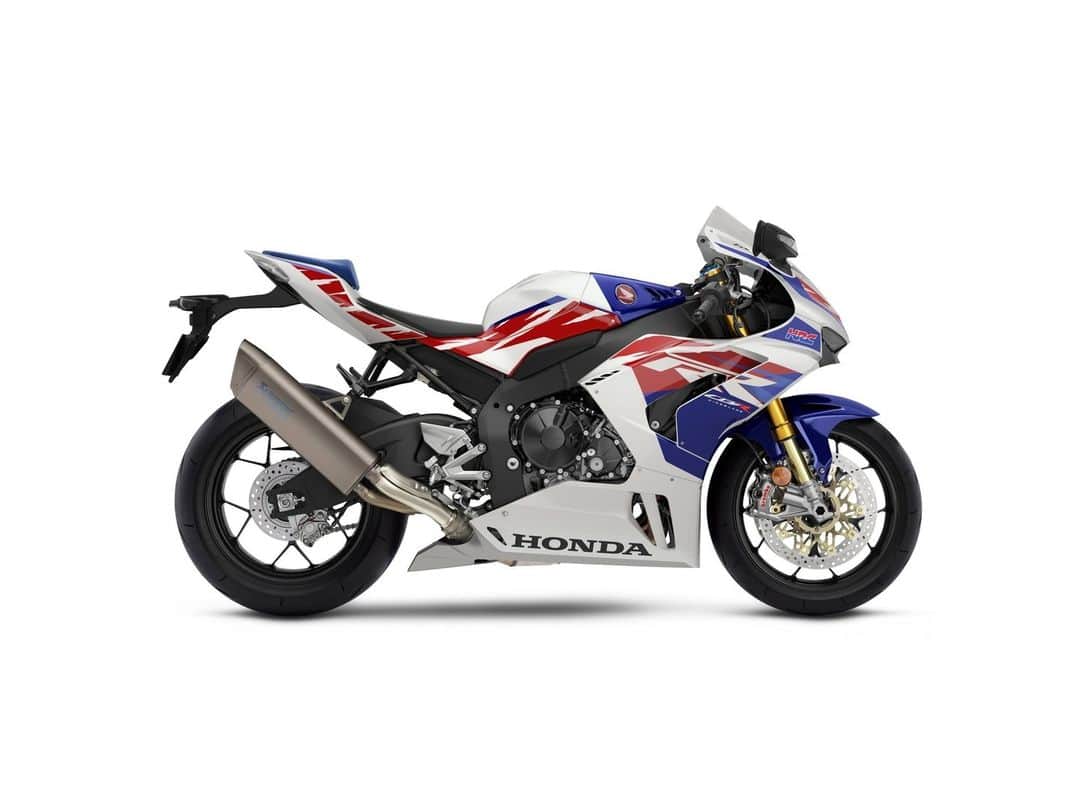 Honda Powersports USさんのインスタグラム写真 - (Honda Powersports USInstagram)「Also returning for the new model year is the CBR1000RR-R Fireblade SP.  So rich is its lineage that its name is practically synonymous with racing success: The words “CBR,”, “Fireblade” or “triple-R,” literally evoke images of top-level circuit-competition glory. Designed and developed with zero compromises when it comes to track use, and drawing upon a record of continuous accomplishments since the introduction of the original, game-changing CBR models, the Fireblade SP boasts ultimate suspension and highly advanced rider aids. That being the case, it should be no surprise that this is the model that has topped the last two editions of the prestigious Suzuka 8 Hours endurance race.  #BetterOnAHonda」9月21日 2時00分 - honda_powersports_us