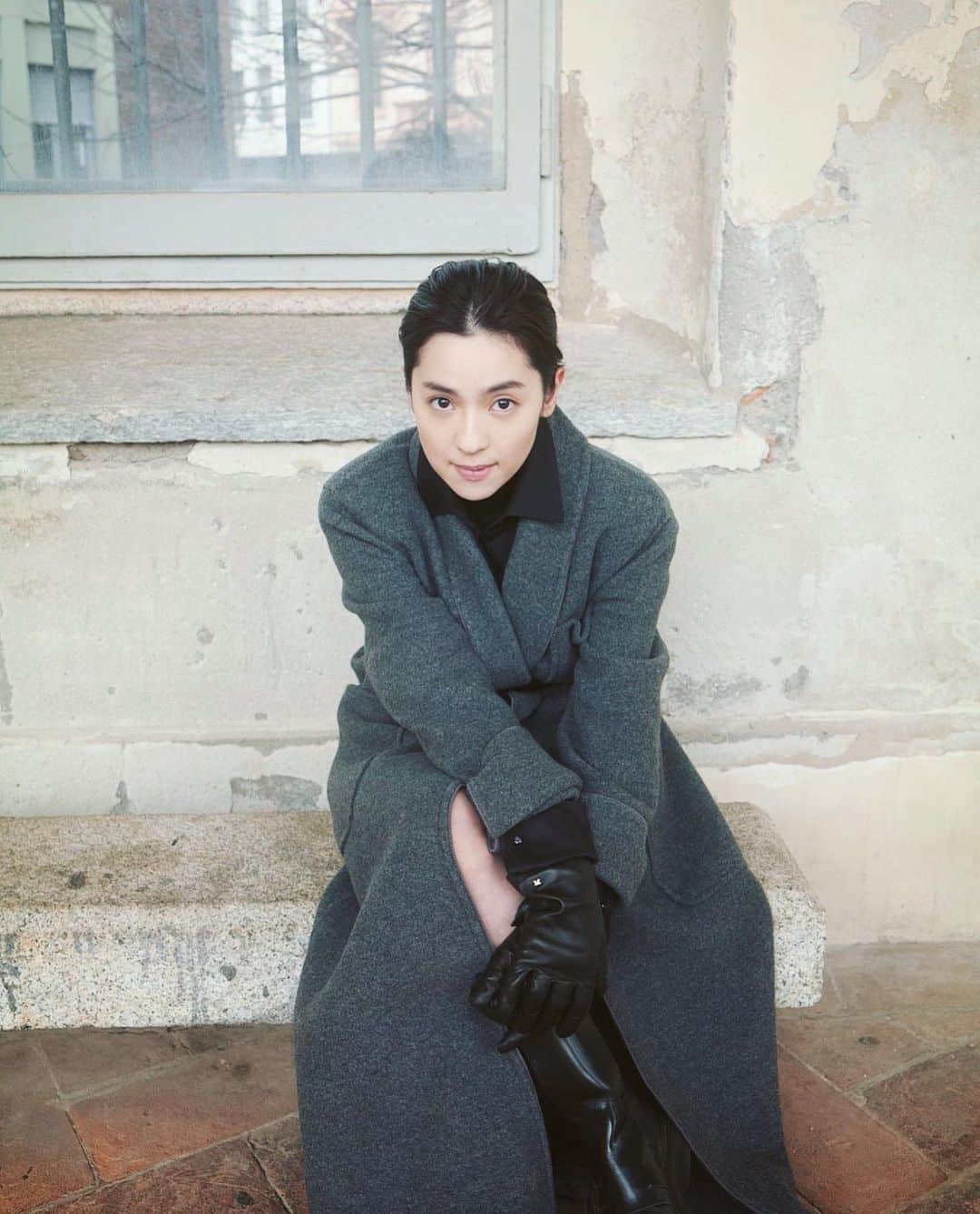 中村アンのインスタグラム：「🖤🩶🤍 @maxmara @harpersbazaarjapan #2023」