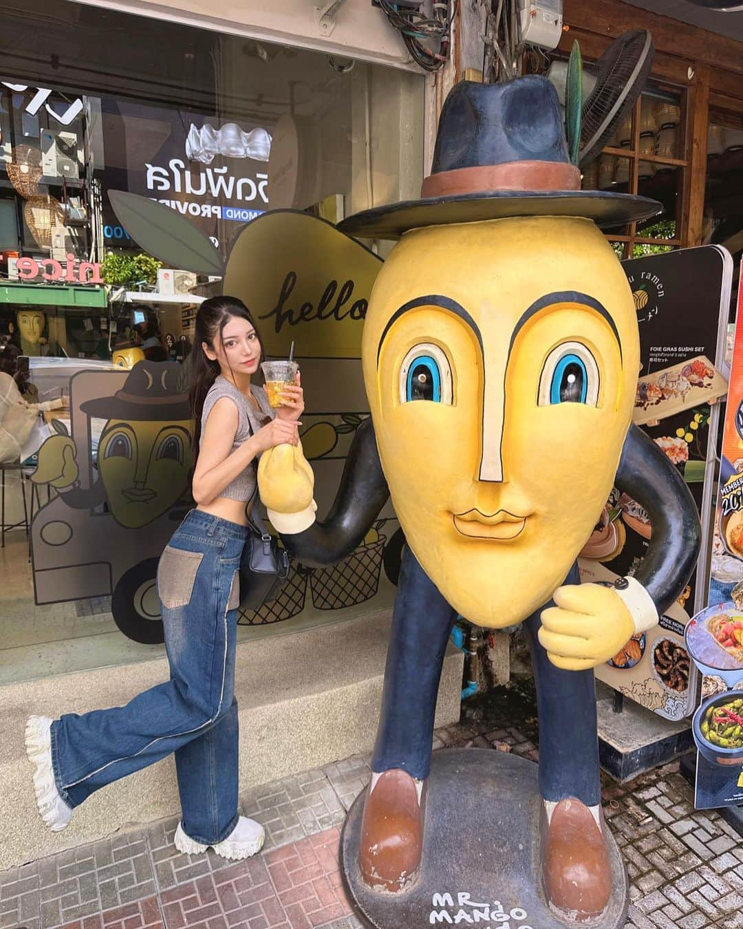 サントス飛鳥さんのインスタグラム写真 - (サントス飛鳥Instagram)「タイに行ったら食べてみたかったマンゴーのお店🥭♡ 甘くて美味しかった🥺🇹🇭 ・ ・ ・ #タイ #バンコク #bangkok #thai #mangotango #mango #マンゴー #タイ旅行 #アジア #トロピカルフルーツ #海外旅行」9月20日 17時13分 - alice_fushigino_