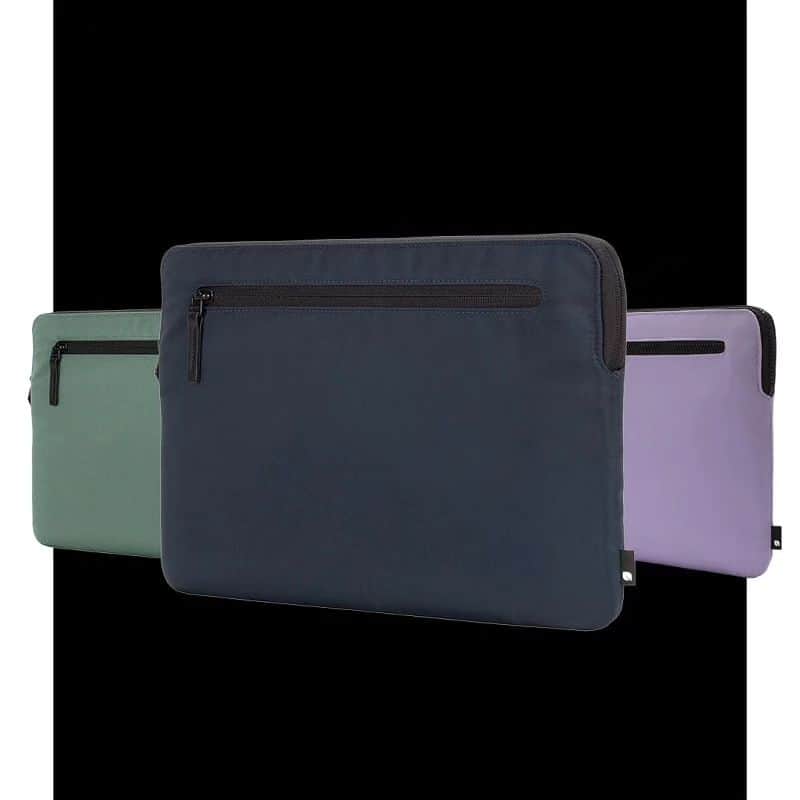 Incase Japanさんのインスタグラム写真 - (Incase JapanInstagram)「- Compact Sleeve in Flight Nylon for MacBook Pro 13"-  MacBookの流れるようなフォルムとカラーに美しくマッチしたMacBookにシンデレラフィットするラップトップケース  【サイズ】約H24 × W33 × D2 cm 【素材】フライトナイロン 【価格】6,930円  商品に関するお問い合わせや通信販売のご用命は、プロフィール欄にある連絡先（Incase SHINJUKU）までご連絡ください。 皆さまのお悩みを専属スタッフがサポートいたします。  ▷詳しくは @incase_japan プロフィールからOFFICIAL ONLINE STOREへ  #incase #goincase #incasejapan  #インケース #新商品発売  #新商品入荷 #新商品紹介 #ガジェットポーチ #ケース #ガジェットケース #収納グッズ #macbook #マックブック #macbookair #マックブックエア #macuser #macbookケース #パソコンケース #pcケース」9月20日 17時13分 - incase_japan