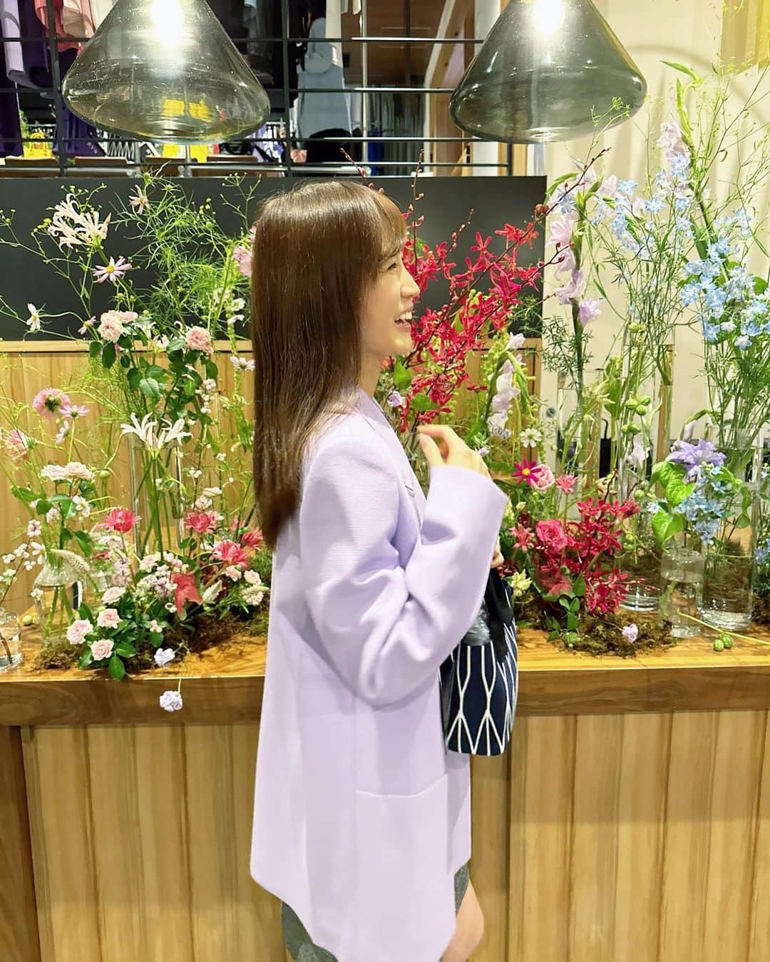 小林真由さんのインスタグラム写真 - (小林真由Instagram)「NY生まれ、ソウルでも人気のワンピース・スーツブランド @rvnnyc 🤍 海外セレブも愛用しているブランドで、その着心地の良さとラインの美しさにうっとりしてしまうほどでした。 最近モノトーンが多かったので、綺麗な色遣いに惹かれて目移り✨皆さんのスタイリングもまた美しくて♡ 紫も素敵だった〜‼︎  ⁡ 美里ちゃんのバッグ可愛いなと思ってたの♡ いつもありがとう😌💕 @misato_ichiki  ⁡ ⁡ #ファッション #コーデ #ママコーデ #女の子ママ #男の子ママ #ママライフ #コーディネート #４歳 #3歳 #rvn #ny」9月20日 17時13分 - mayukobayashii