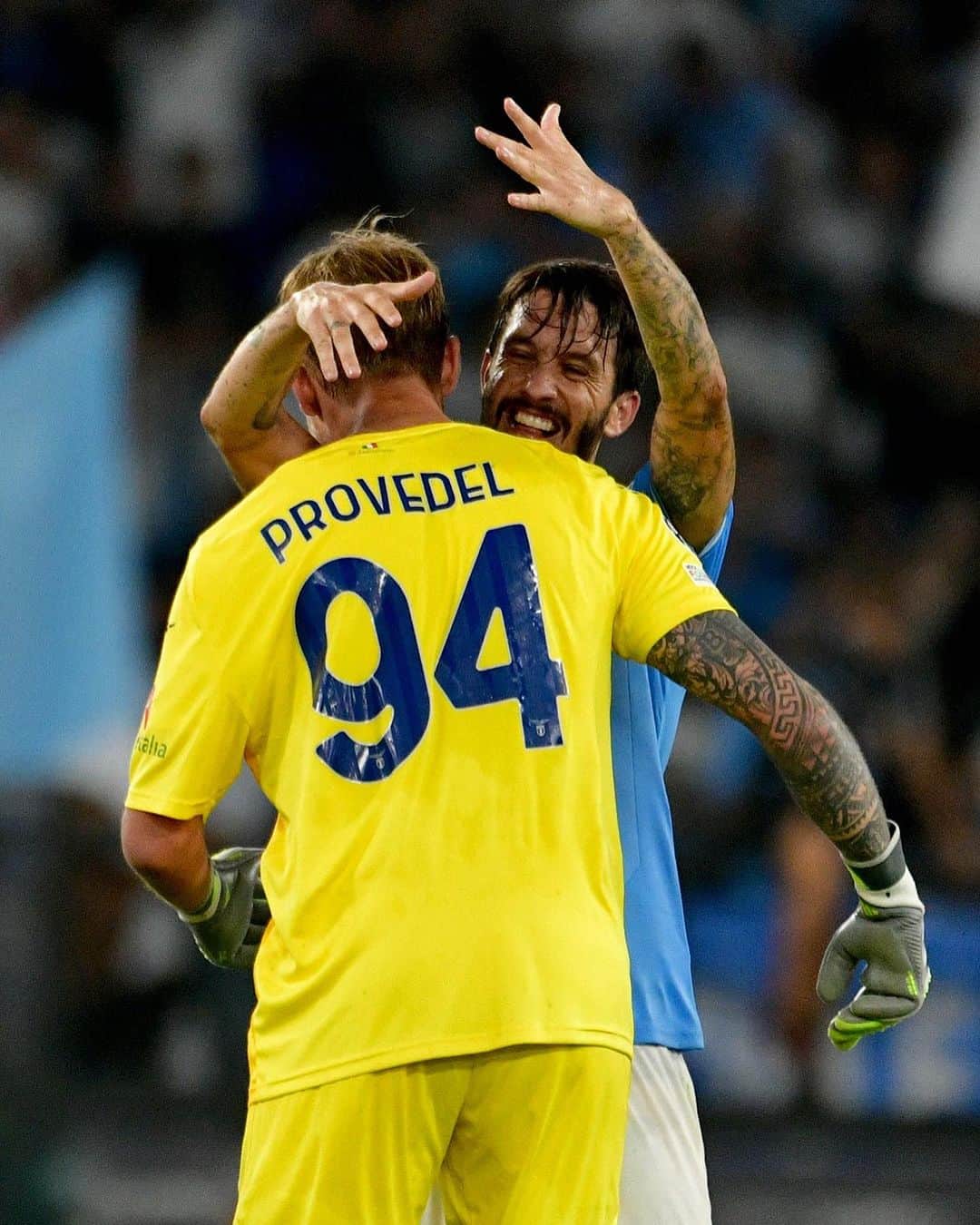 ルイス・アルベルトのインスタグラム：「Un punto molto sudato per iniziare il girone, abbiamo dato tutto come sempre! Ps non c'è di che, @ivanprovedel 😘😝  #AvantiLazio 🦅 #UCL #LazioAtleti」