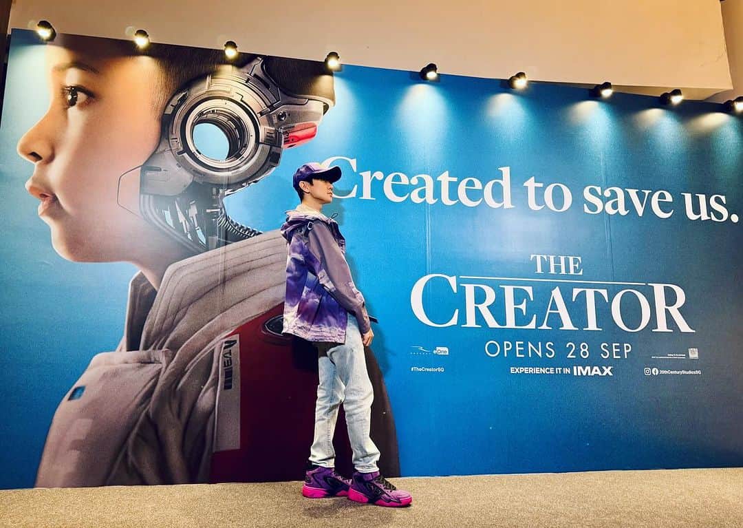 林俊傑のインスタグラム：「Been a while since there’s been an A.I themed movie, and The Creator is one that’s closest to my 2005 album concept of “No.89757”! A theme and story that I’ve weaved into my works and stage all these years till this day~ (the love and hate relationship between man and technology) Super inspiring soundtrack by @hanszimmer as well!  Thanks for bringing my sci-fi imaginations to life!  #TheCreatorSG @20thCenturyStudiosSG」