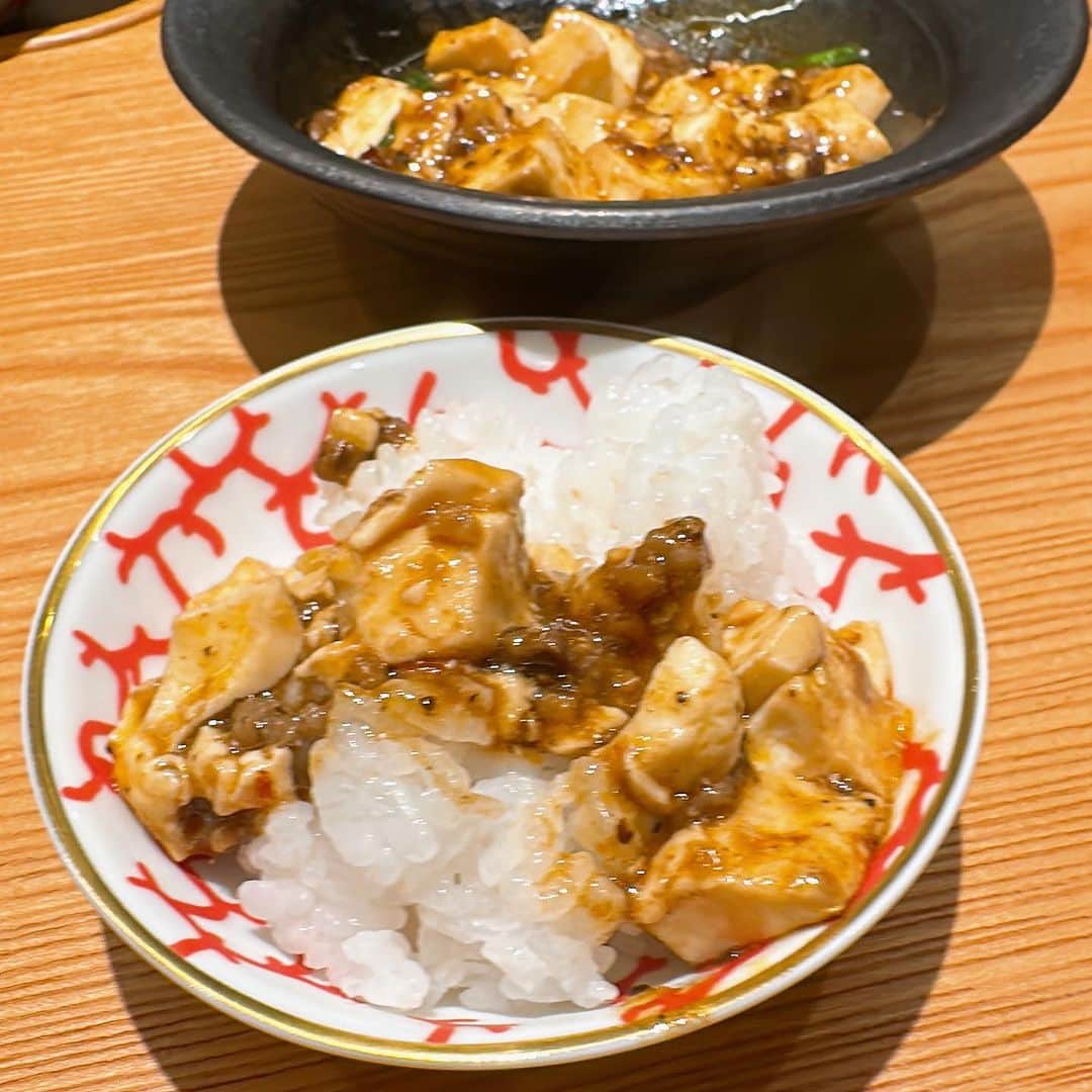 山岸久朗さんのインスタグラム写真 - (山岸久朗Instagram)「大好きになった中華のグーさん🐻  美味しい楽しい大好き。  でも次の予約は来年夏😨 そんな状況やのに「3人で予約とってください」とか気軽にDM送ってくる人、なぁぜなぁぜ？  #んもう好きシリーズ  #予約困難中華 #guu #中國菜guu  #中国菜guu  #二条 #三条 #京都三条 #京都市役所前  #kyoto」9月20日 17時17分 - yamaben