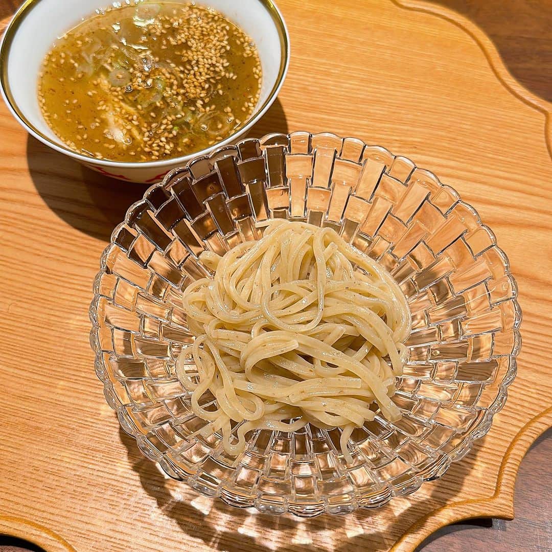 山岸久朗さんのインスタグラム写真 - (山岸久朗Instagram)「大好きになった中華のグーさん🐻  美味しい楽しい大好き。  でも次の予約は来年夏😨 そんな状況やのに「3人で予約とってください」とか気軽にDM送ってくる人、なぁぜなぁぜ？  #んもう好きシリーズ  #予約困難中華 #guu #中國菜guu  #中国菜guu  #二条 #三条 #京都三条 #京都市役所前  #kyoto」9月20日 17時17分 - yamaben