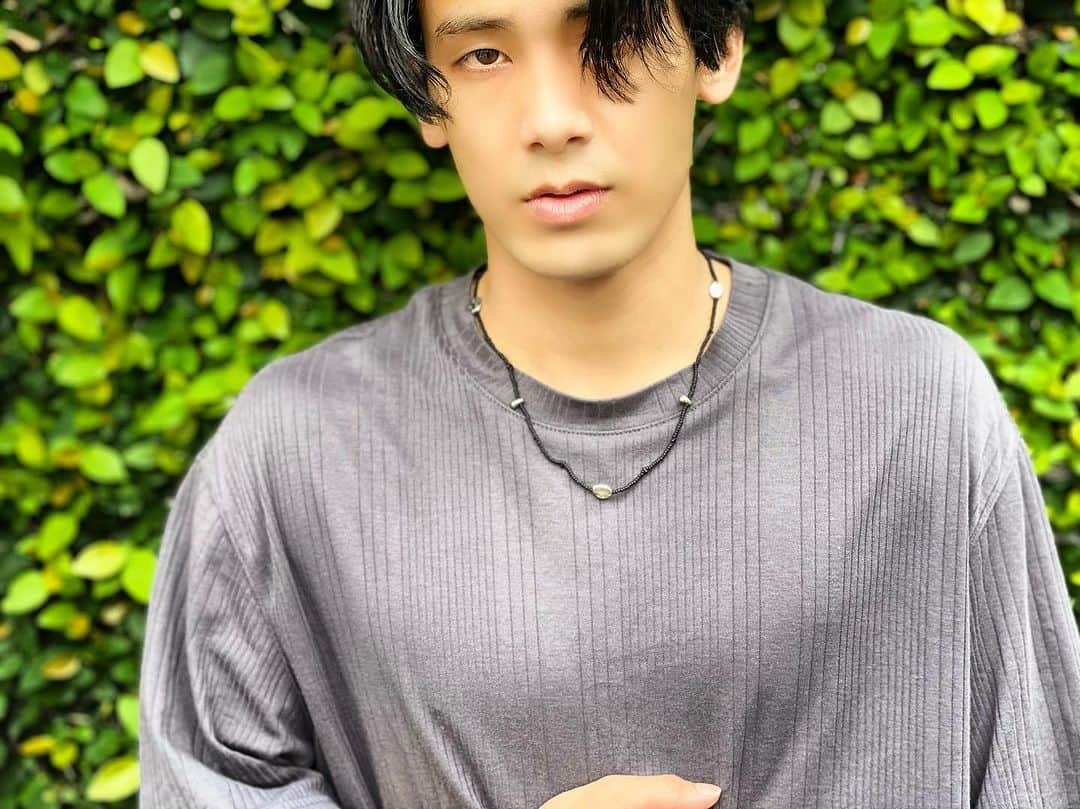 永尾麟ノ介のインスタグラム：「サバイバルとかかっこいいって思うけど 虫がね、  ネックレスはルアッエさん(@ao7201 )のインスタからチェックして下さいね。  #ネックレス #アクセサリー #アクセ #ルアッエ #作品撮り #ルアッエ #ポートレート #写真好き #バク転 #アクロバット #トリッキング #パルクール #ブレイクダンス #男子新体操 #筋トレ #俳優 #永尾麟ノ介 #りんちゃん #新体操 #ワークアウト #ヨガ #ダイエット #acrobat #tricking #parkour #breakdance #ninja #actor #yoga #followme」