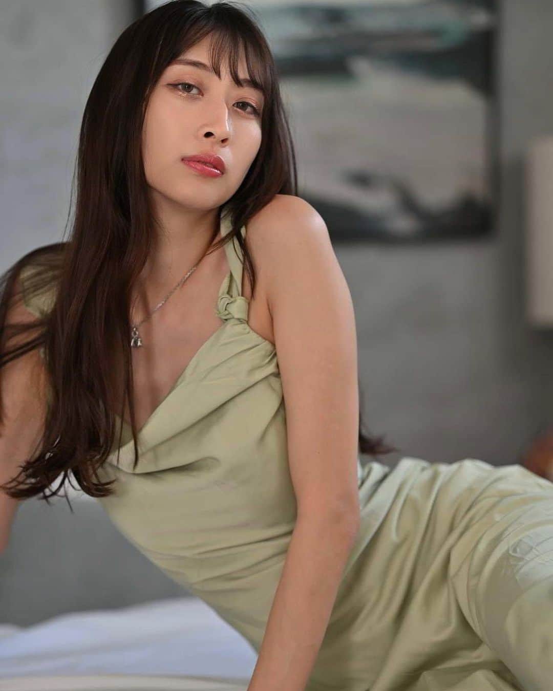 瀬名ひなののインスタグラム：「🧚💚  撮影会のデータ📷 カメラマンさんによって全然違う作品になってる🥹✨ みんな何枚目が好き？？☺️  最近緑にハマってる🐸(遅い??) 主張が激しくなくて肌馴染みがいい色なのが嬉しい☺️  このSHEINのワンピ光沢感がほんとすごい✨ これで¥3000以下は信じられん…… 商品ID🔍　20566829 (売り切れてるかもしれない、、再販に期待、、、)  sʜᴇɪɴ ʟɪᴠᴇ: ғʀᴏɴᴛ ʀᴏᴡ  9/25 朝6:00〜9:00に SHEINのアプリ、Instagram、TikTokなどで 秋/冬のファッションショーがライブ配信されます✨  どんな服が紹介されるのか注目👀  是非一緒に観ましょう☺️🙌  @shein_japan @sheinofficial   Photo by @uhemura_uhemura さん, @kakeashi55 さん, @ aki さん　thank you🍀  #FrontRowLive #SHEINfw23 #SHEINforall #ad #カラードレス #ワンピース #フリーモデル #フリーランスモデル #関東フリーモデル #東京モデル #広告モデル #ブライダルモデル #撮影依頼募集中 #ポートレート #撮影会モデル」