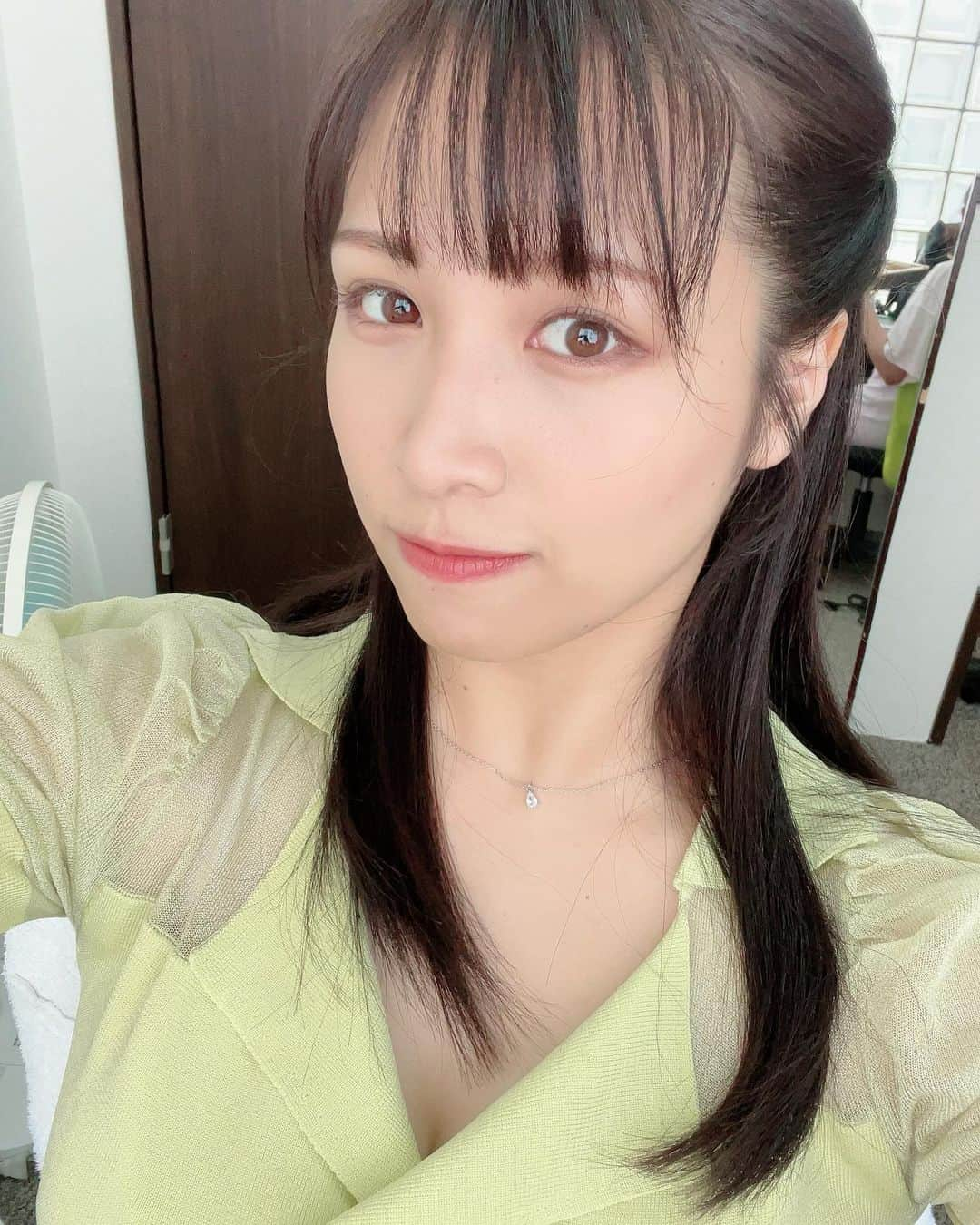 南條彩のインスタグラム：「ハーフアップも好き？  #南條彩  #ライフプロモーション  #アイデアポケット  #ハーフアップ  #セクシー女優」