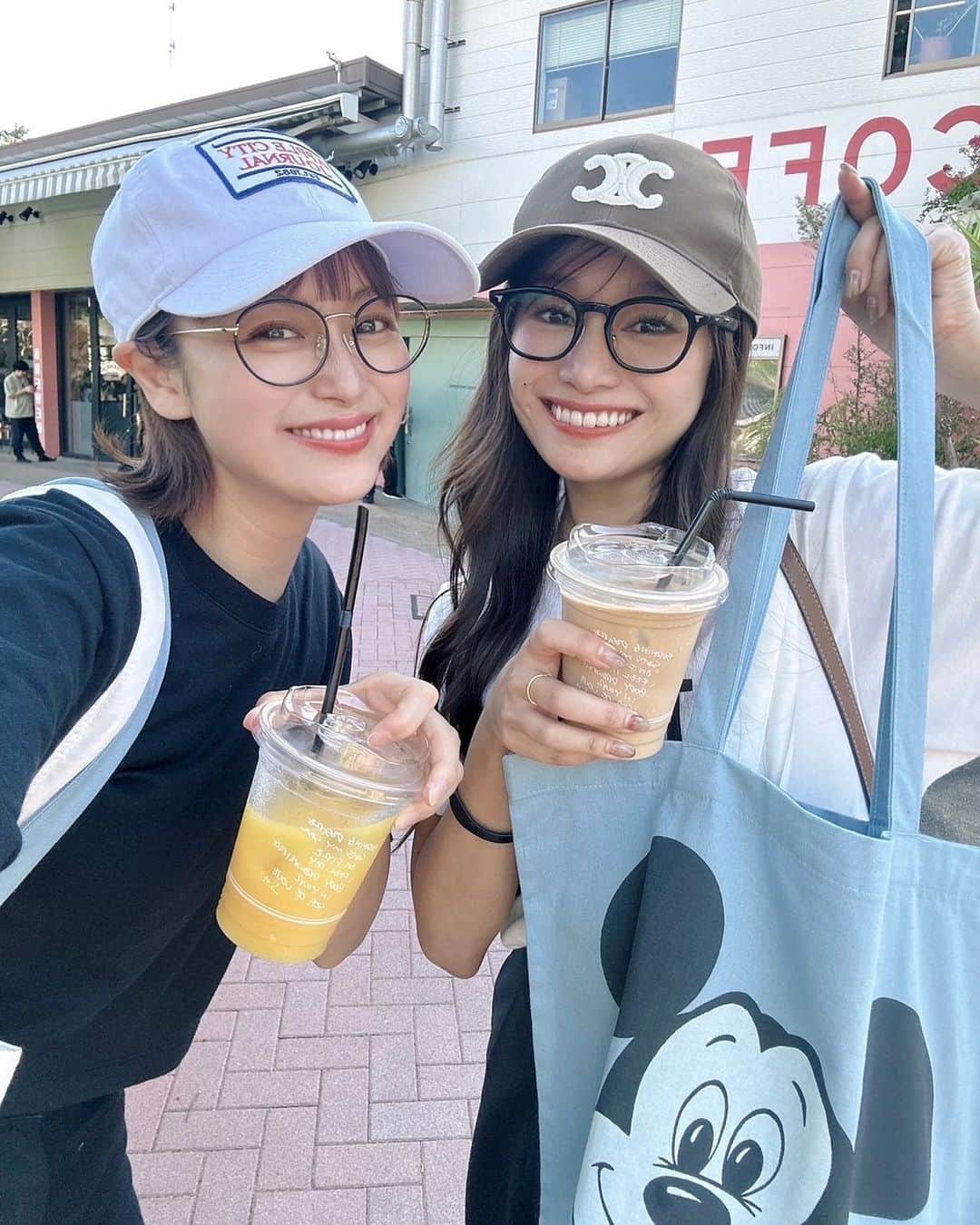 青木英李のインスタグラム：「昨日の今頃は @nana_suzuki79 と👭 楽しかったー🩵🤍  #展示会 #wcj #wcjapan #tostalgicclothing」