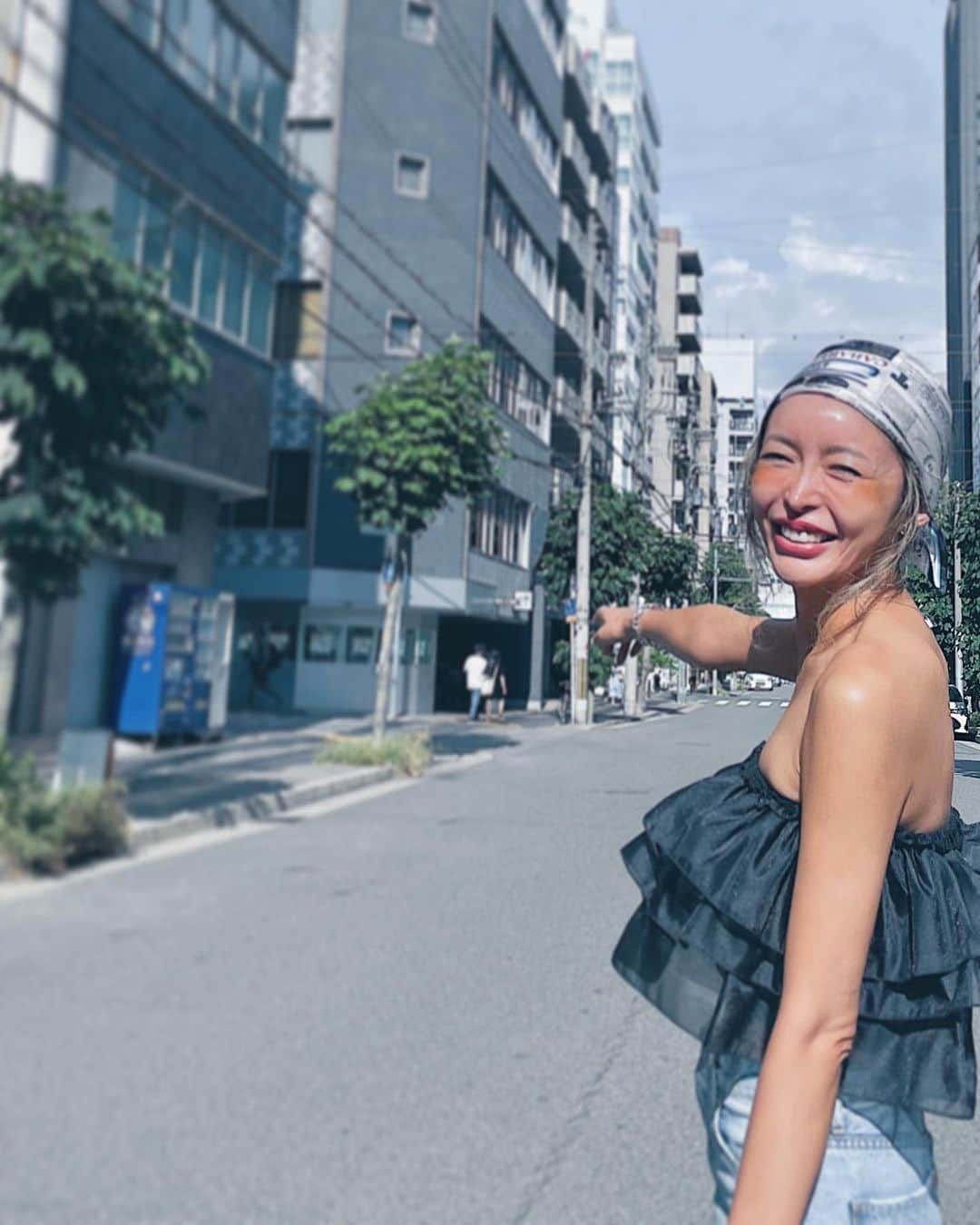 marikoさんのインスタグラム写真 - (marikoInstagram)「2023 / summer  思い出 :)  at 大阪 W / buddy @hi.de.ka.3.2.7 & @atelier_breal484   3人でワイワイしたのも楽しかったね♡  ・ ・ ・ #2023夏の思い出#2023summer  #スカーフアレンジ#スカーフコーデ」9月20日 17時39分 - mariiko_re