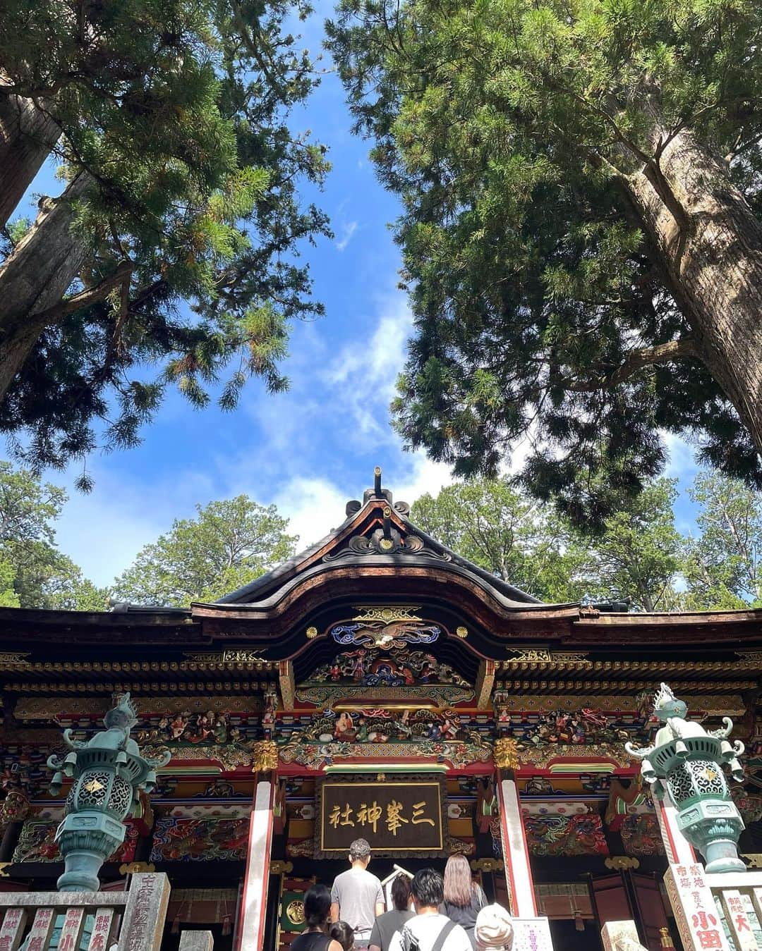 山本夢さんのインスタグラム写真 - (山本夢Instagram)「. 先日はずっと行きたかった 三峰神社へ。  鳥居をくぐった瞬間から 凛とした空気が流れていて とても素敵な空間。  特に私は 奥宮の見晴台が 感動し過ぎて 風が心地良すぎて。。 また行きたいなぁ☺️  ありがとうございました。  #三峰神社 #神社巡り  #パワースポット」9月20日 17時40分 - yume_yamamoto_ue