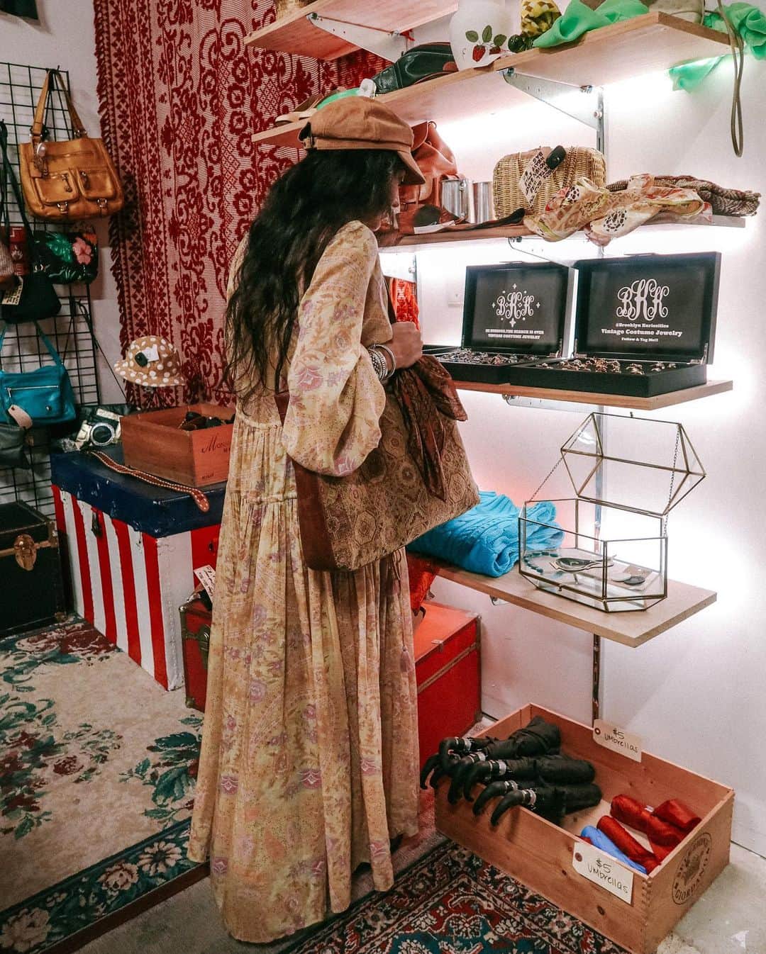 SPELLさんのインスタグラム写真 - (SPELLInstagram)「On the Blog: Thrifting for Vintage Treasures with @amandasanft_ 👢 After posting a sneak peek of the ever so stylish Amanda Sanft on our socials just a few weeks ago, we realised our community already knew and loved her as much as we did! Having been a customer + friend of the brand since pretty well the beginning of time, we had to catch up during our time in NYC. Whilst exploring some of her favourite NYC thrift stores, we chatted about Amanda's history with Spell {one of our favourites to date} and her very own second-hand venture, @shopsanft 🤎 Let's just say, Amanda's style resonates with us to our core ~ a never ending mix of unique vintage finds, dreamy whites and heavy accessories... Read the interview on our blog 🗒️」9月20日 17時55分 - spell