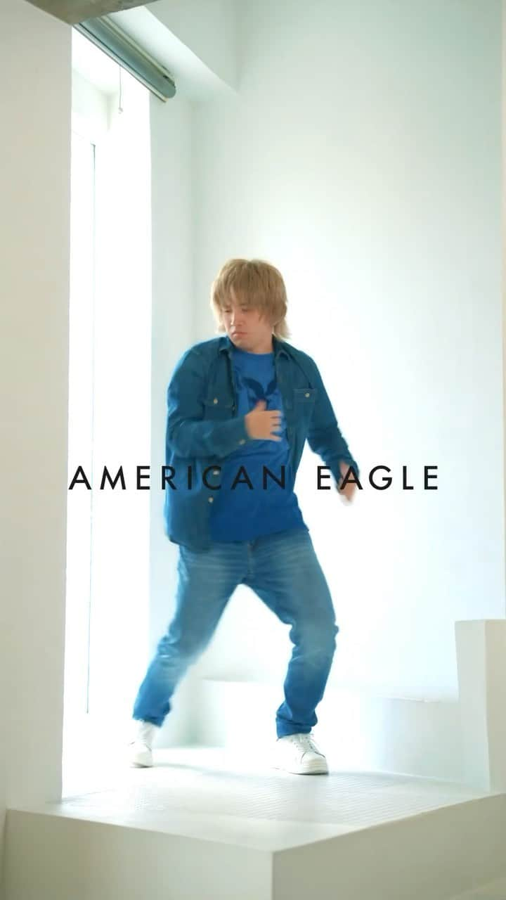 アメリカンイーグルのインスタグラム：「【#AEJeans で今しか見れないリアルな自分へ】  ダンサーとしてグローバルに活躍し、様々なビッグアーティストの振り付けも担当するダンサー・KAITA。  自分の表現したいこと・作りたい作品では絶対に妥協しないしない彼が選ぶ、機能性・デザイン性どちらも兼ね備えている #AEJeans 👖  柔軟でラフに着用できる #AEJeans と共に新たなクリエイトにこれからも挑戦していく💪🏻  #アメリカンイーグル #americaneaglejp #AEJeans #踊れるジーンズ #秋コレクション #HereandNow」