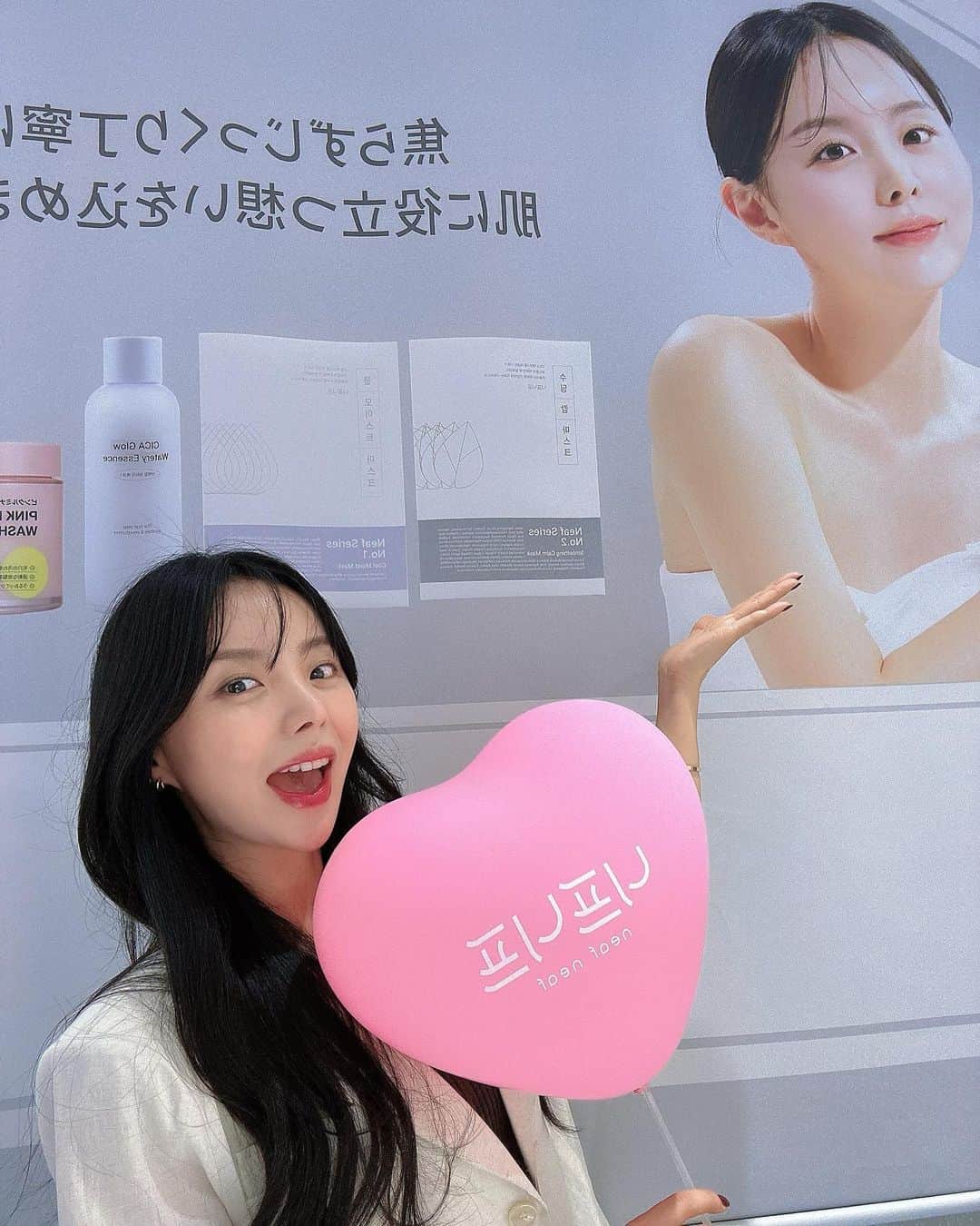 のインスタグラム：「즐거웠던 엣코스메 니프니프 행사🩷🩵  来てくださってありがとうございました😚🫶🏻」