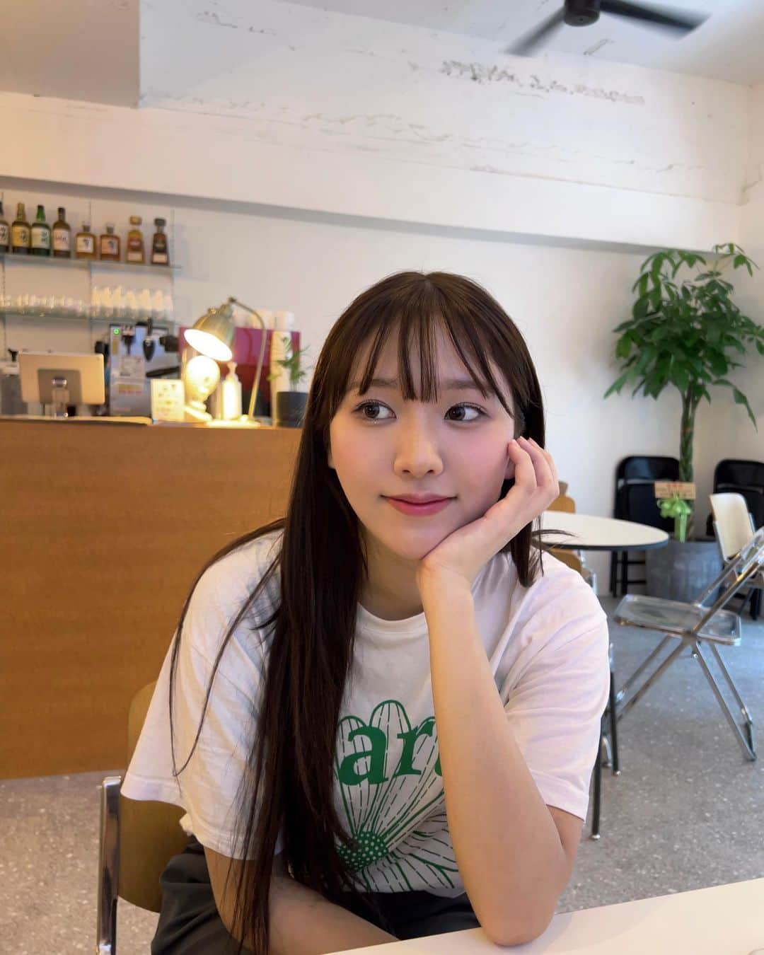 RIiNAのインスタグラム：「👀♡  先日ご招待頂き @unelimit_official さんで乳酸菌ピーリングをしてきました🫧  施術直後からお肌の水分量が違ってプルプルつるつるに🥺🥚 水色のパックにびっくり！🩵  1週間経ったけどいまだに化粧ノリ良くてぷるぷる☺︎  @unelimitwao_sereka さんに施術して頂きました✨ お話とても楽しくてKPOPも流れていたからテンション上がった〜🫶🏻  またよろしくお願いします♡  #アンリミットワオ #UnelimitWAO #クリスティーナ #乳酸菌ピーリング #毛穴 #毛穴改善 #メンテナンス」