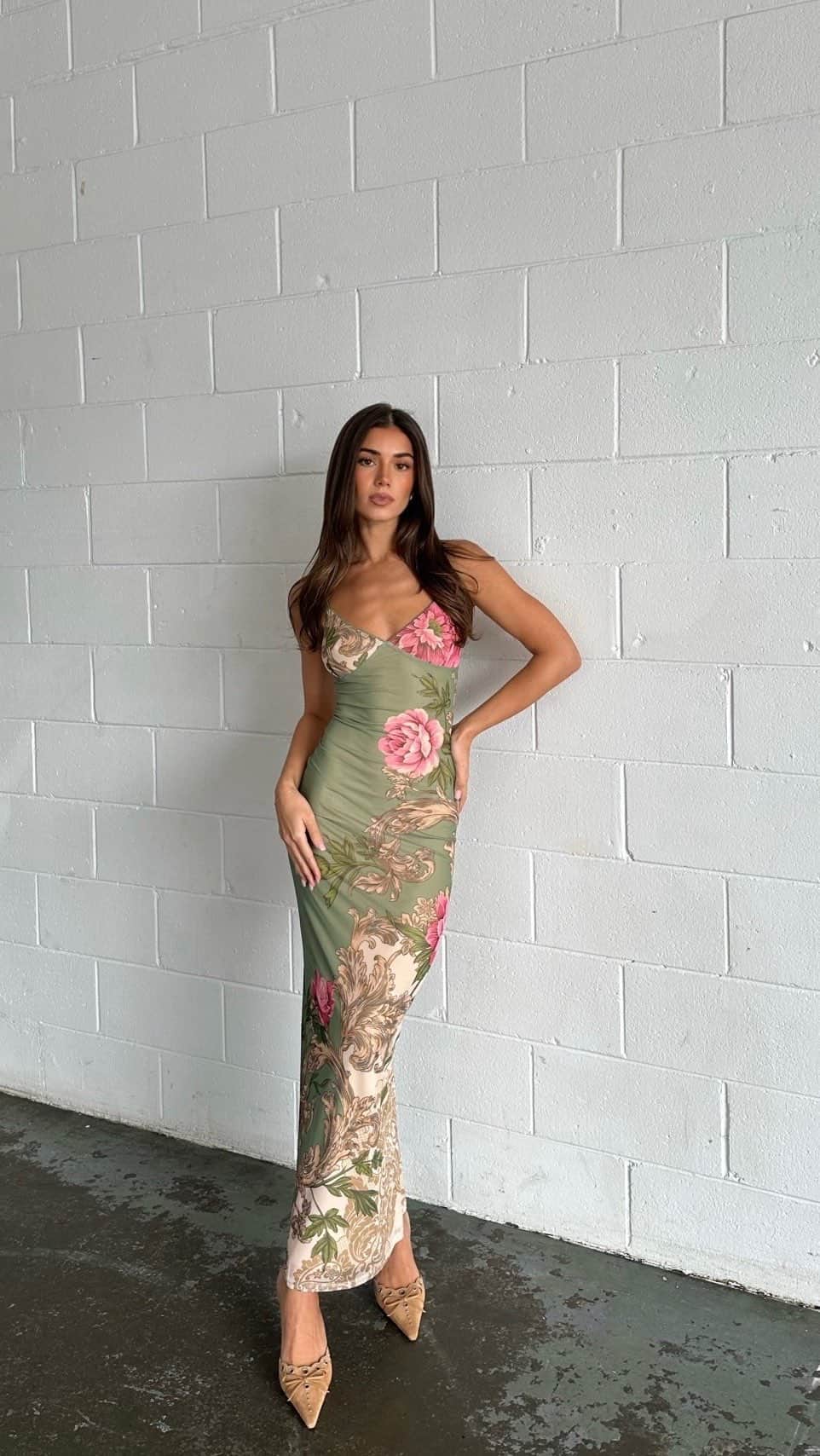 tiger Mistのインスタグラム：「Our most-loved Julianna Dress. 🤍 30% OFF storewide* sale is on NOW!」