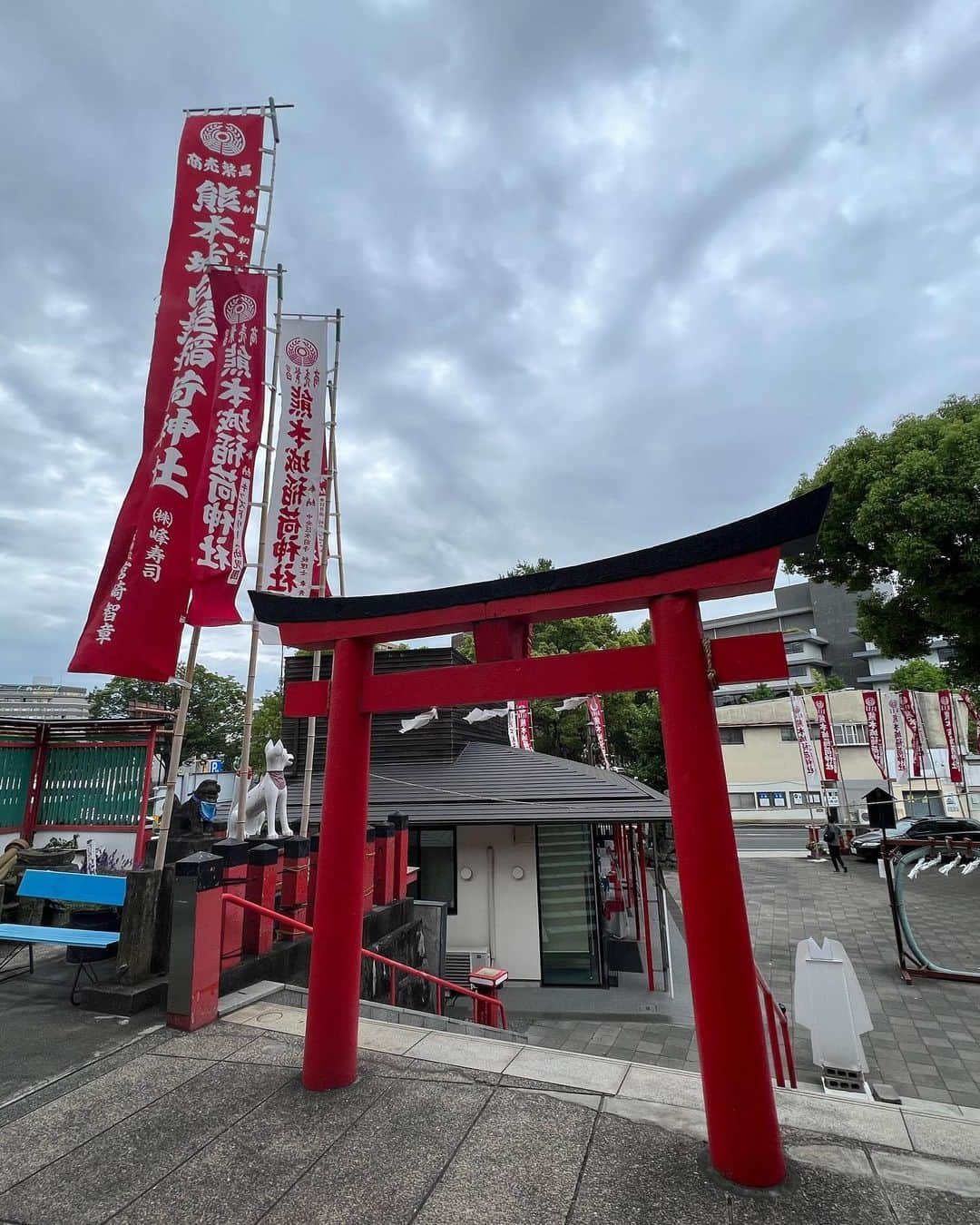 織田千穂さんのインスタグラム写真 - (織田千穂Instagram)「熊本城🏯へ向かう途中で 熊本稲荷神社⛩️へ立ち寄り参拝🙏🏻✨ 九星による運勢などが詳しく表示されていて 今年の運勢を心して拝読しました🙏🏻  #熊本稲荷神社 #熊本城 #kumamotocastle #神社巡り#⛩️」9月20日 17時59分 - chihoda