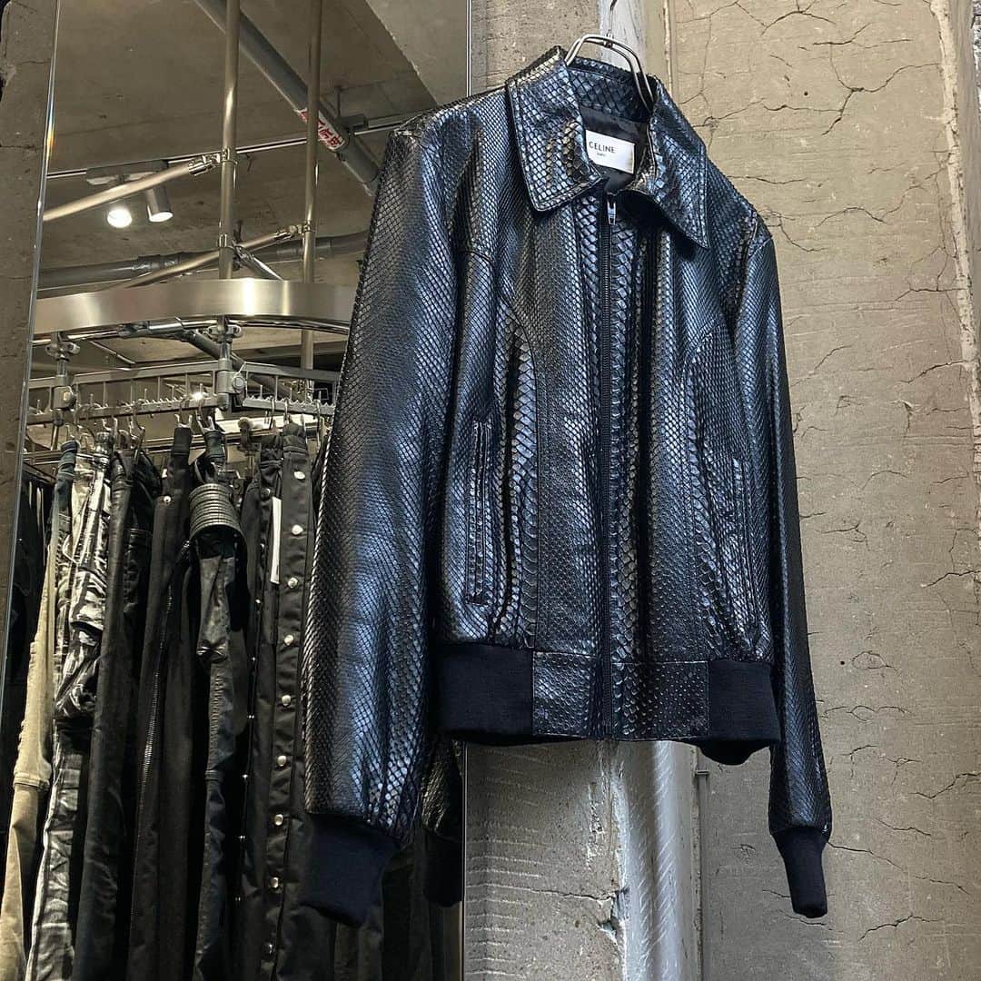 のインスタグラム：「. 《 CELINE by Hedi Slimane》  MODEL : 2E170113E ⁡ －－－－－－－－－－ー－－－－－－－－－－－－－－  商品の詳細につきましてはDM、又はお電話にてお問い合わせ下さい。 ⁡ DMやお電話からの郵送販売も可能です。 ⁡ ショッピングローンなど各種お支払い方法もご用意しておりますのでご相談下さい。 ⁡ International shipping is available. Please contact us though DM. ⁡ ⁡ 〈RINKAN SHIBUYA〉 TEL：03-5458-3050 LINE ID：@283swjhf」