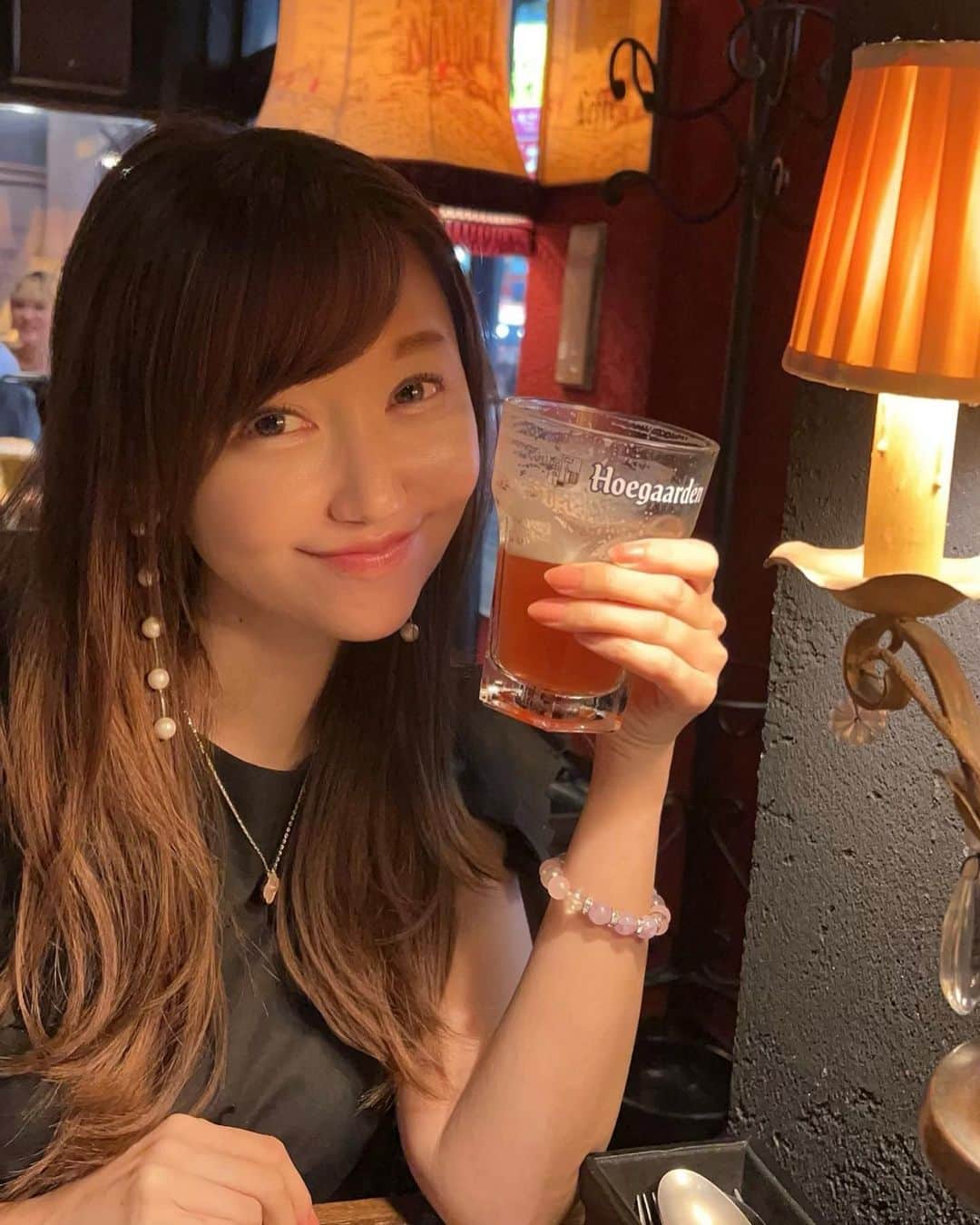 開高明日香のインスタグラム：「さよなら、夏の日🍉  今年の夏も大好きなひとたちにたくさん会えて幸せな夏だった♡ そして、久しぶりに近々会えるひともいる♡ 楽しみ❣️  好きな人は、きっと何年経っても、何年空いても好きなんだな☺︎  ラズベリービールが美味しかった夜🌙  #ビール #ラズベリービール  #クラフトビール」