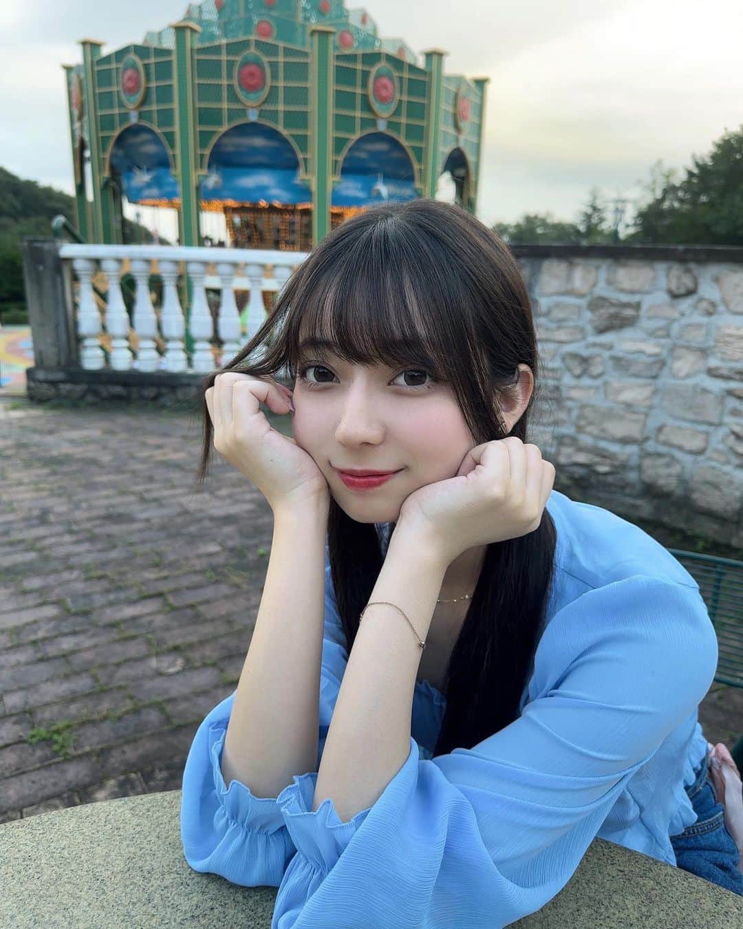 高村栞里のインスタグラム：「🩵🩵🩵   #お出かけ  #遊園地」