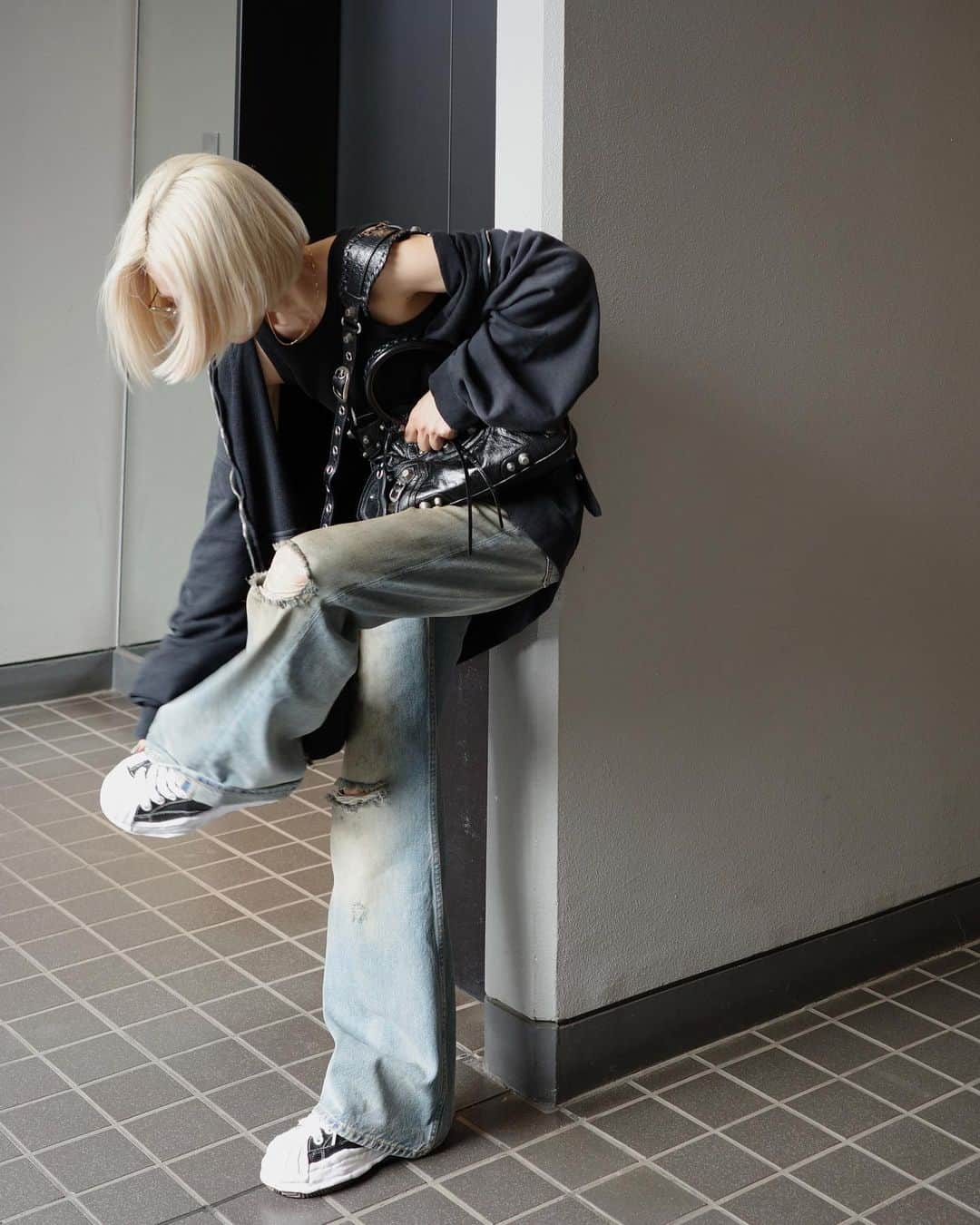 小林加奈さんのインスタグラム写真 - (小林加奈Instagram)「好きなstyle♡ このボロボロデニムがしぬほどかわいい🩵 早くアウター着たい😇😇😇」9月20日 18時07分 - kana____sk