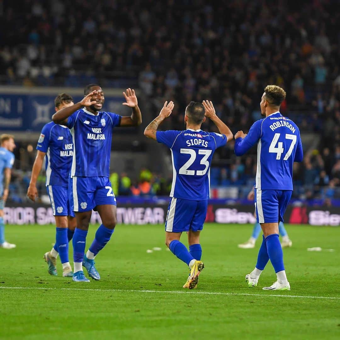 カラム・ロビンソンさんのインスタグラム写真 - (カラム・ロビンソンInstagram)「Important to back up Saturday night with another strong performance. Brilliant from the lads to get all 3 points again 👊🏽💙 #cardiffcity」9月20日 18時09分 - callumrobinson7