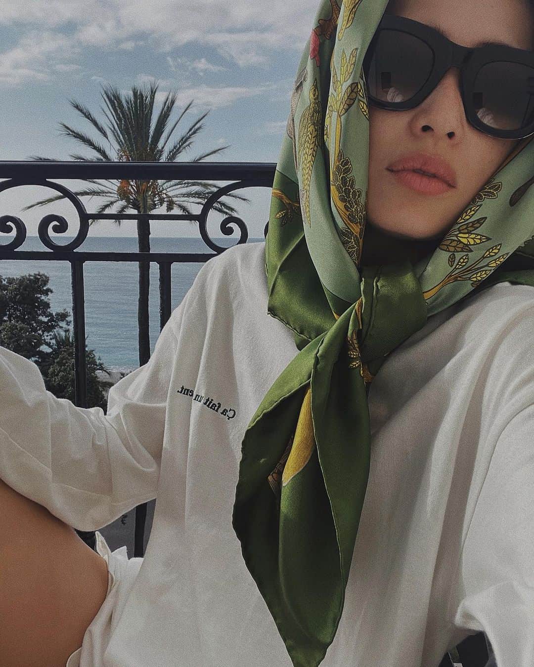 JUNNAのインスタグラム：「#etre_popup  大阪限定の #ETREサムホールメッセージロンTee  🇫🇷滞在中、毎日朝晩眺めたニースの景色♡  そしていよいよ来週に迫った大阪の POP UPのお話しも！  10/4 WED ～ 10/10 TUE 阪急うめだ本店 4階 イットコンテンポラリー  阪急うめだ本店公式HP @hankyu_contemporary  イベント予約お申込みサイトにて入場の予約をお願い致します  - 事前予約受付期間(先着順) - 9月23日(土) 12:00 ～ 10月3日(火) 17:00  - 入場日時 - 10月4日(水) ※全4枠 ①10:05 - 10:35 ②10:35 - 11:05 ③11:05 - 11:35 ④11:35 - 12:05  🗓️私が店頭に立たせていただくスケジュールです🖋️  【日時】 10/4(水) 1部/10:00-12:00 2部/18:00-20:00  10/7(土) 1部/10:00-12:00 2部/18:00-20:00  10/8(日) 1部/10:00-12:00 2部/18:00-20:00  このお時間以外も期間中はお店に顔を出す予定です。 久しぶりの大阪！とにかく楽しみにしています。 久しぶりの方も初めましての方も、ご来店をお待ちしております。  #etre_popup #etretokyo #junna✈️ #大阪」