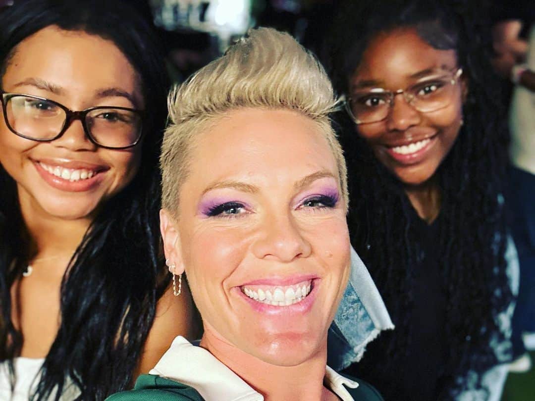 P!nk（ピンク）さんのインスタグラム写真 - (P!nk（ピンク）Instagram)「Thank you Philly for riding with me til the wheels come off. These last two nights were pure magic. I’ve never felt more alchemy in my life. And backstage- best believe it was a reunion. My loves, my heart, my family. I love y’all to the ends of the earth. Thank you for taking me in, protecting me and giving me what I needed to survive- anywhere in the world. True love ❤️」9月20日 18時10分 - pink