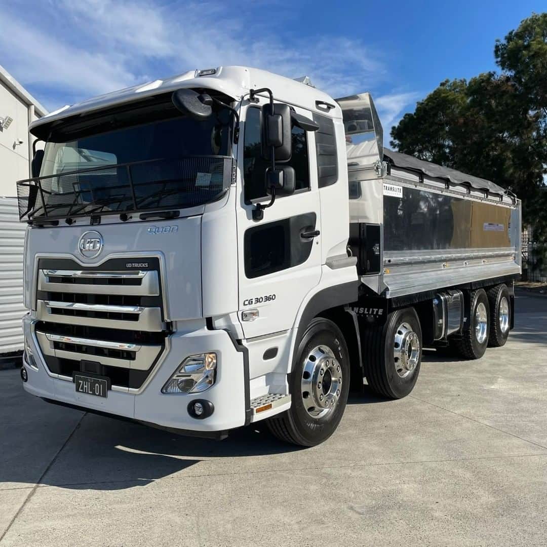 ＵＤトラックスさんのインスタグラム写真 - (ＵＤトラックスInstagram)「English follows Japanese オーストラリアで活躍する力強くかっこいいとクオンとクローナーをご紹介します。私たちのトラックが、世界中でお客様のサポートをしている姿を見るのはとても嬉しいことです。  Introducing the powerful Quon and Croner at work in Australia. Another example of how our trucks are supporting customer operations all over the world.  #udtrucks #udトラックス #quon #クオン #croner #クローナー #udtrucksaustralia #udトラックスオーストラリア #truck #トラック #trailer #トレーラー」9月20日 18時11分 - udtrucksjp