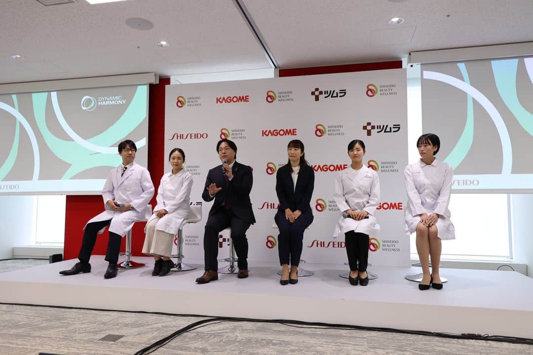 資生堂 Shiseido Group Shiseido Group Official Instagramさんのインスタグラム写真 - (資生堂 Shiseido Group Shiseido Group Official InstagramInstagram)「Shiseido announced the launch of our new inner beauty brand, “SHISEIDO BEAUTY WELLNESS,” in February 2024 as a first step into the wellness business field.  The brand is committed to realizing a comfortable and personal “beauty wellness,” one in which the condition of the skin, body, and mind are in harmony, for everyone through their everyday lives.  The brand name expresses Shiseido’s desire to support the achievement of a “Beauty Wellness Life” by nurturing people's beauty every day from the inside out and drawing out their unique beauty.  SBW products will first be released in Japan in collaboration with TSUMURA, an expert on Kampo herbal medicines, and Kagome, a leading company in manufacturing vegetable-based products, and from 2025 onward, they will also be made available in China and other Asian markets.  資生堂は、ウェルネス領域展開への第一歩として2024年2月にインナービューティーブランド「SHISEIDO BEAUTY WELLNESS」を立ち上げることを発表しました。  本ブランドのミッションは、日々の生活を通じて、肌・身体・心の調和が取れた心地よい独自の「健康美」を実現すること。ブランド名には、美を日々、内側から育むことで、その人ならではの美を持続可能にし、”Beauty Wellness Life”を叶えていくサポートをしたい、という思いを込めています。  第一弾は、漢方薬のプロフェッショナルであるツムラ社と野菜のプロフェッショナルであるカゴメ社と共創し、共同研究・開発した商品を日本国内で発売します。2025年以降には、中国をはじめとするアジア地域での展開も予定しています。  #shiseido #beautywellness #beautywellnesslife #innerbeauty」9月20日 18時11分 - shiseido_corp
